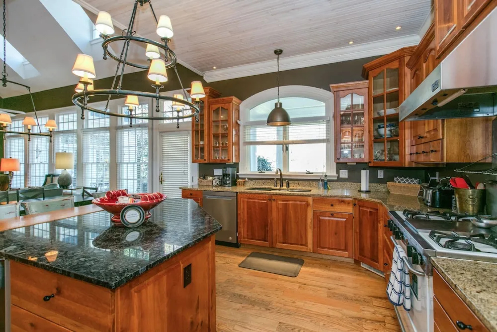 Hart House- A Luxurious Asheville Vacation Country ! 6 Bedroom Home