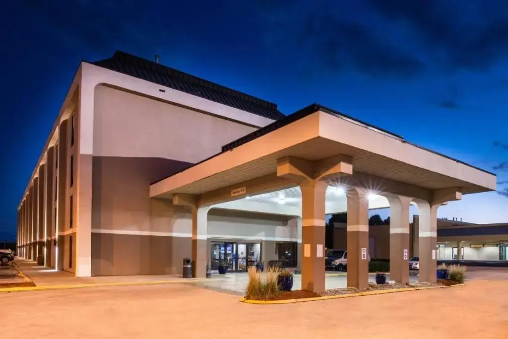 New Victorian Inn & Suites