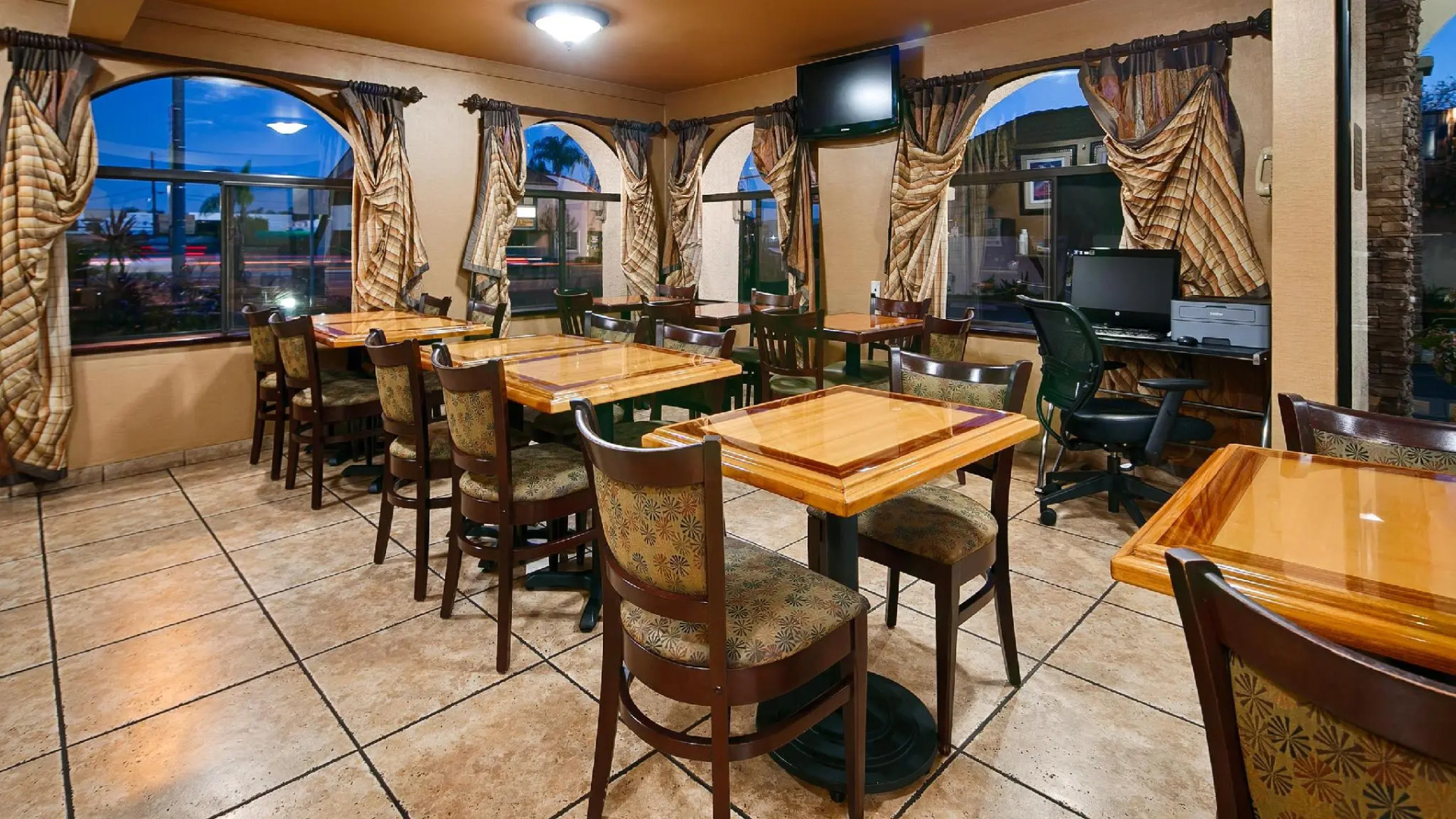 Best Western Los Alamitos Inn & Suites