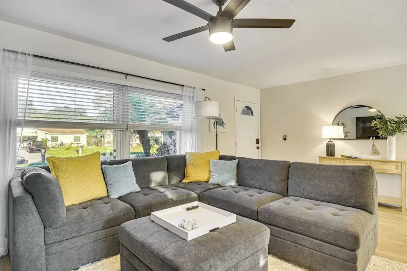 10 Mi to Dtwn St Petersburg: Mod Central Getaway