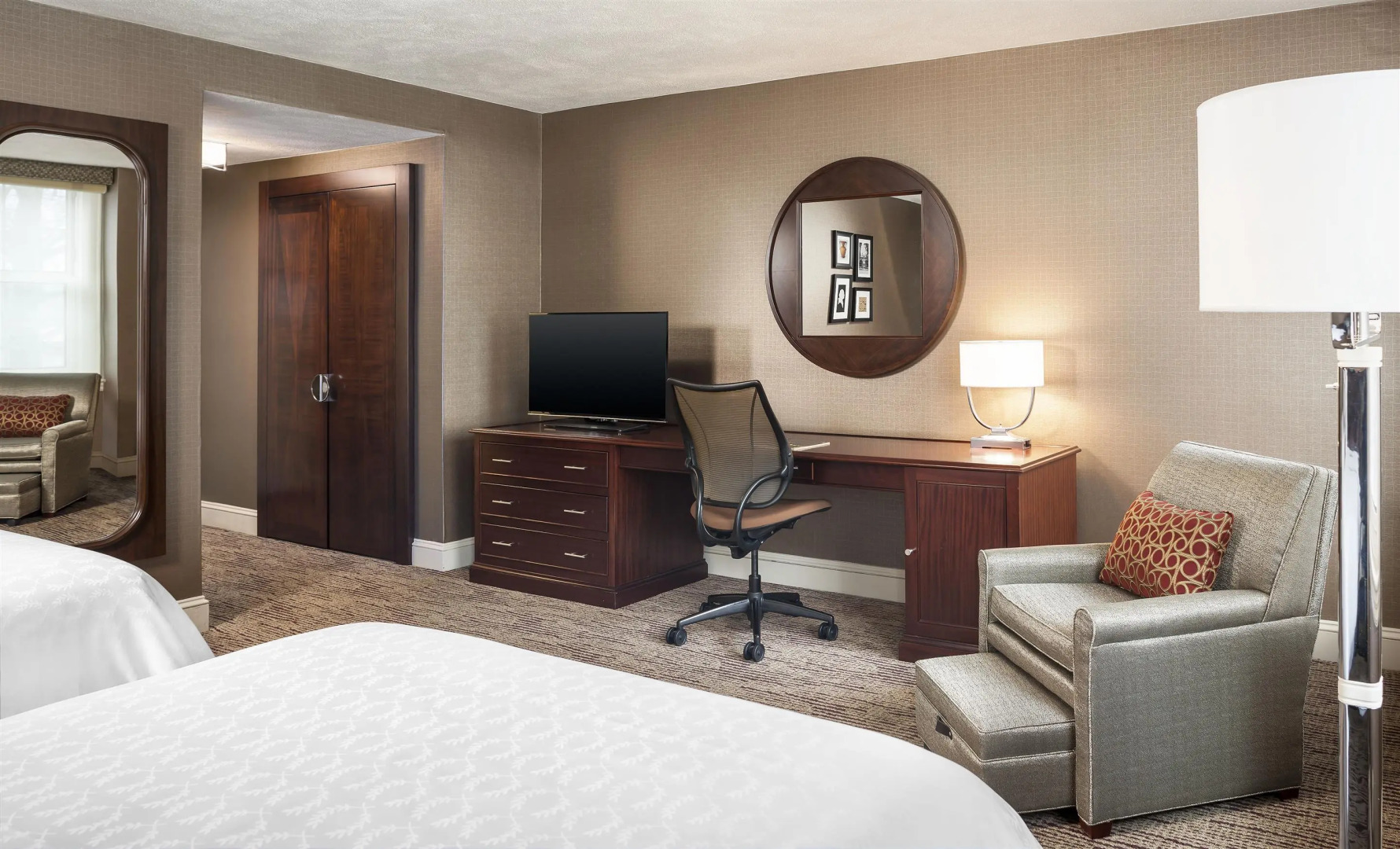 Sheraton Commander Hotel