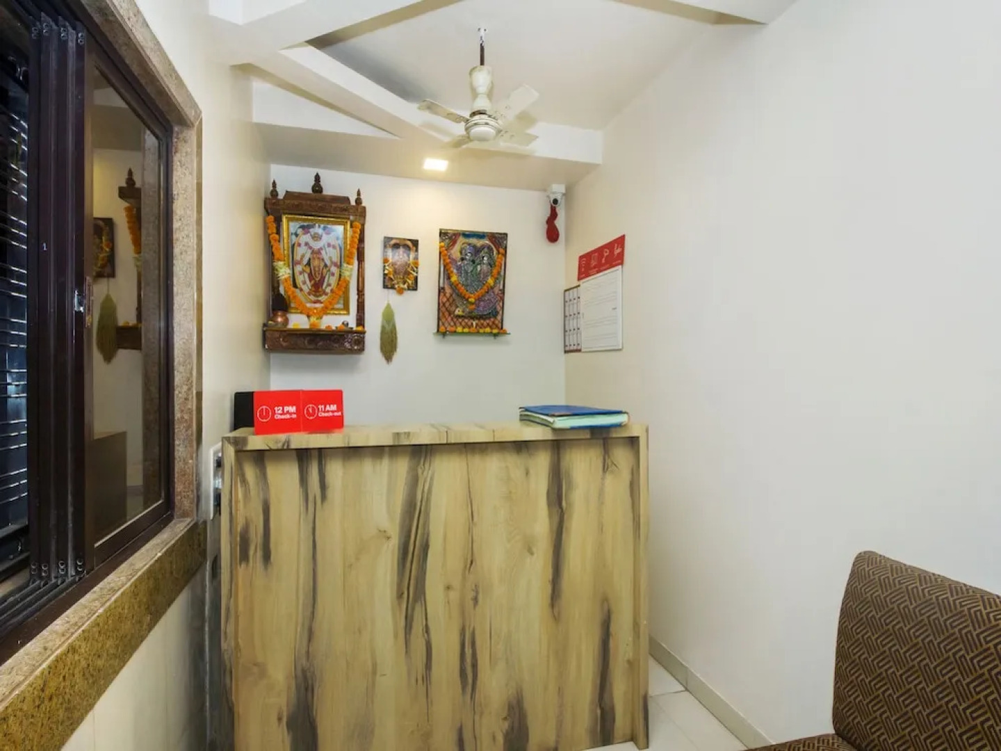 OYO 22918 Hotel Sadanand Mourya Lodging And Boarding