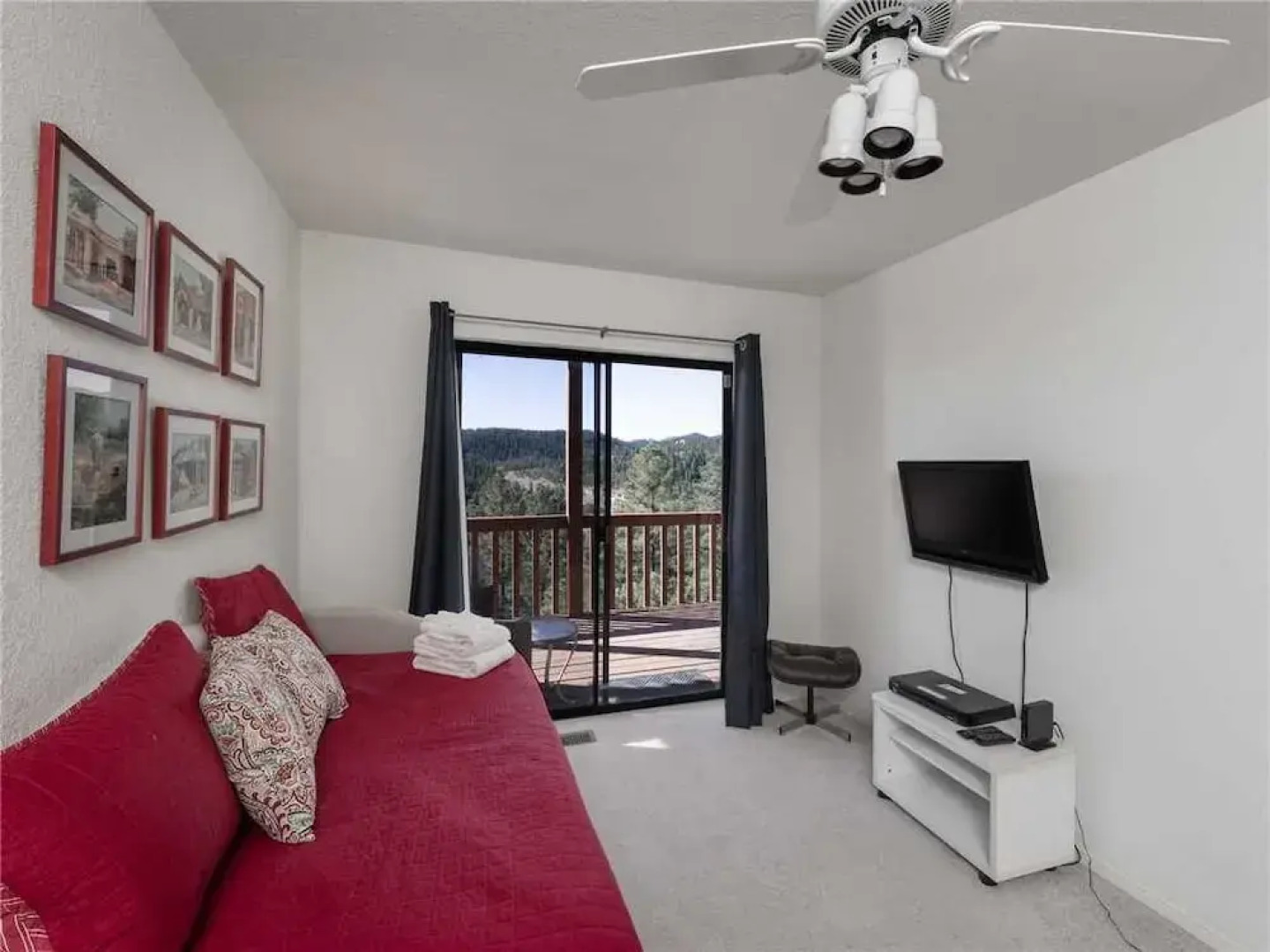 Sierra Lake Vista - Four Bedroom Cabin with Hot Tub