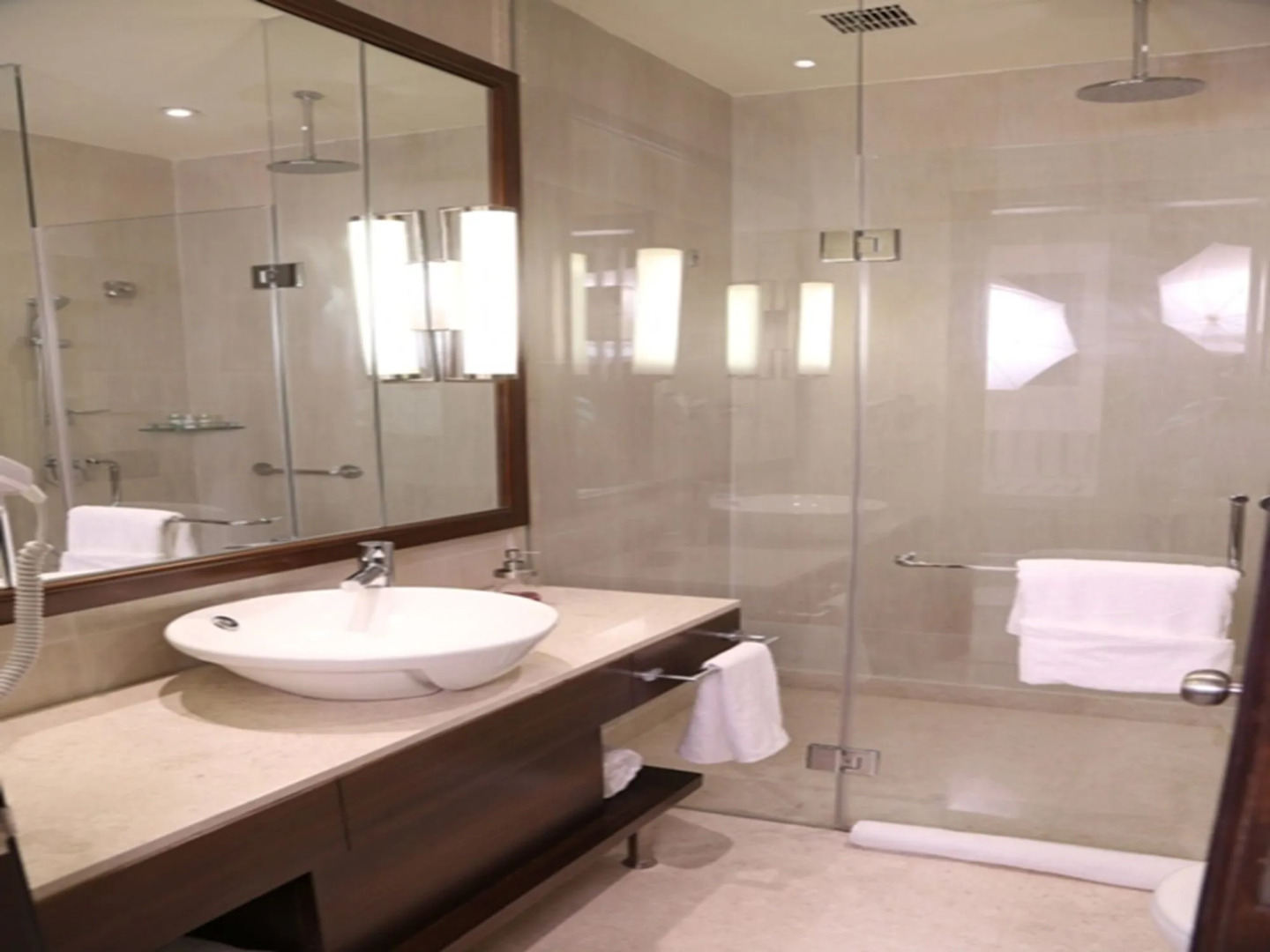 Seyfert Sarovar Premiere