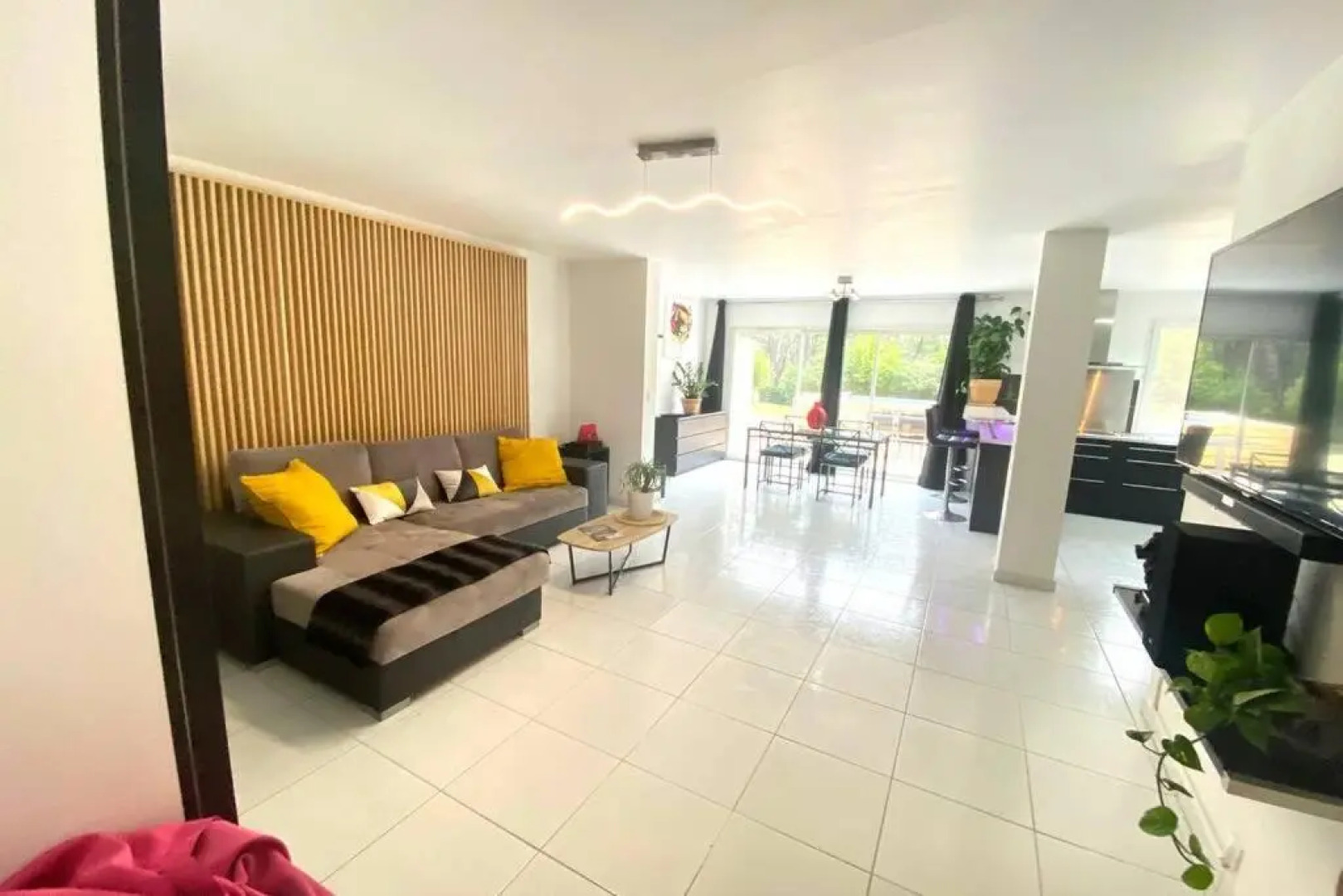 VILLA 6 PERSONNES /PISCINE/CAMPAGNE/TERRAIN DE PETANQUE/15 km BANDOL