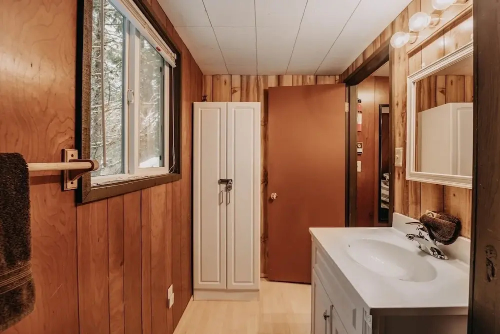 63mbr - Hot Tub - Bbq - Pets Ok - Wifi - Sleeps 6 2 Bedroom Home by RedAwning