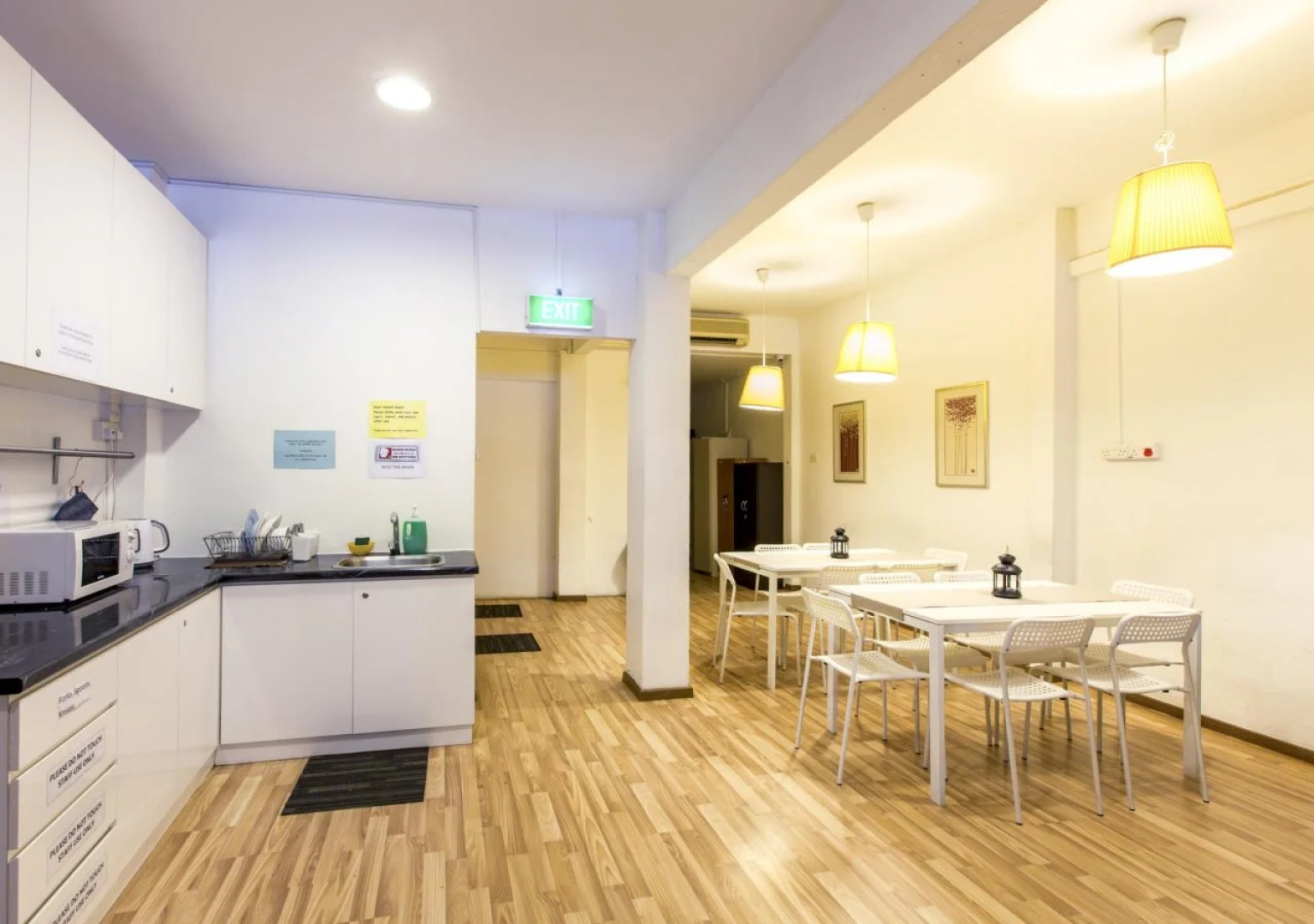 New Society Backpackers Hotel - Hostel