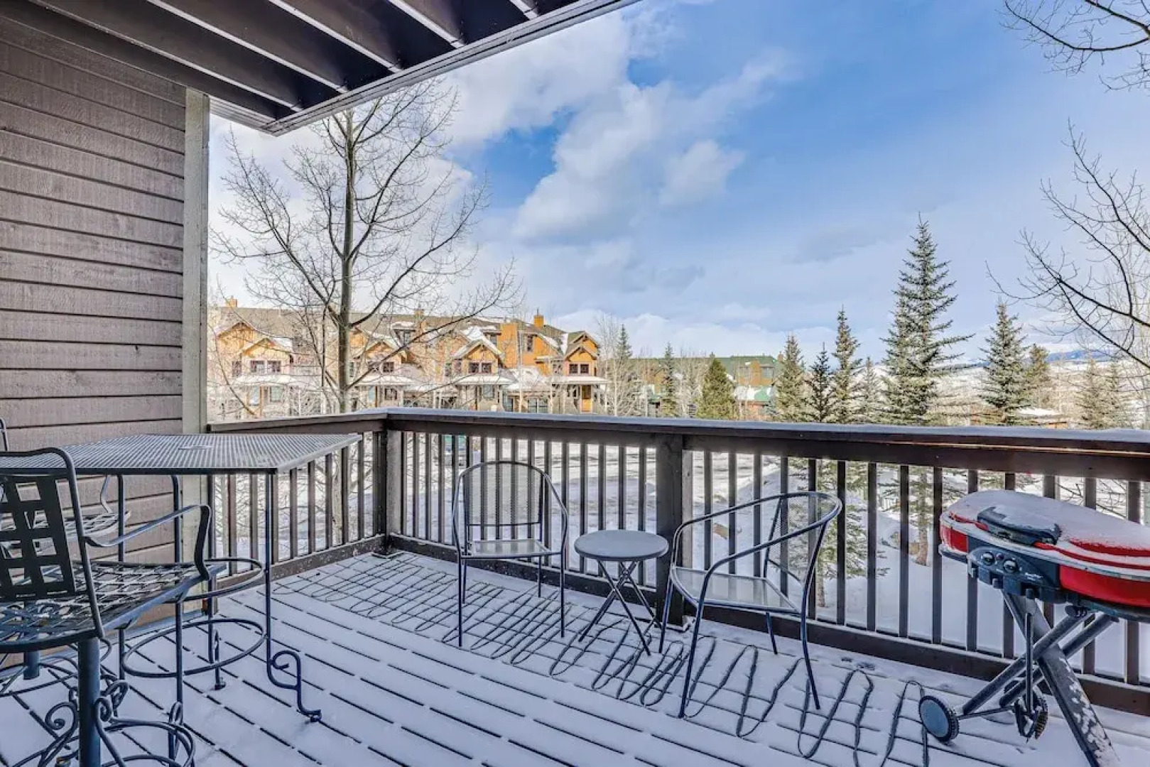 Ski-in/ski-out Granby Ranch Condo w/ Pool Access