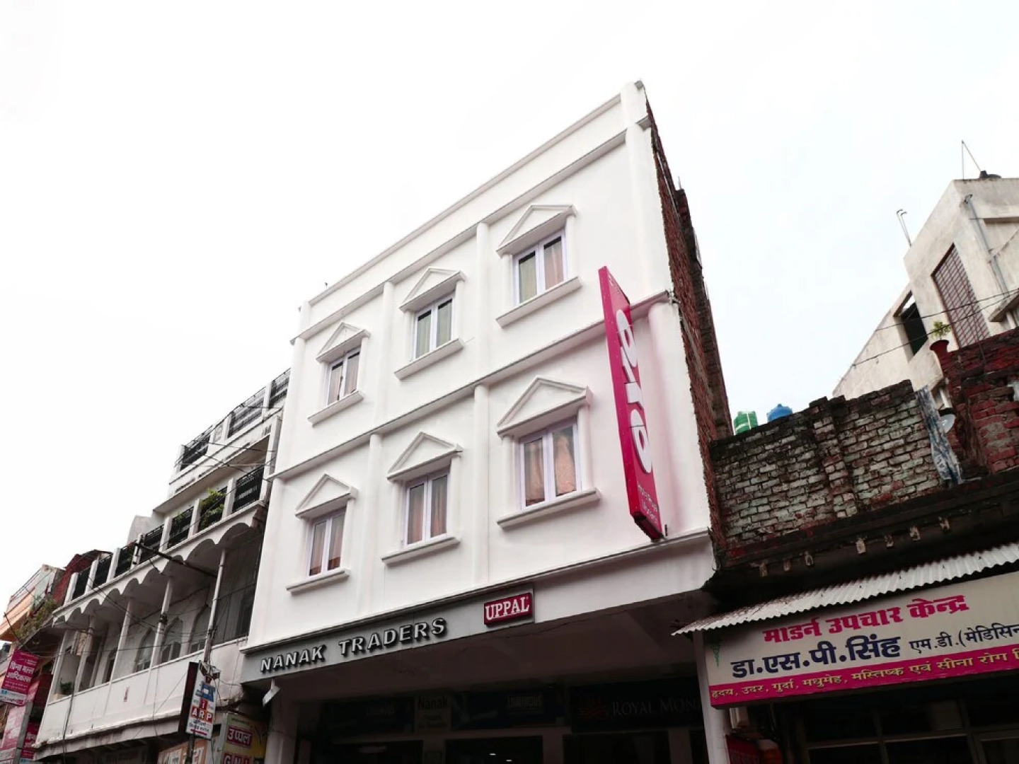 OYO 14811 Hotel Royal Monarch