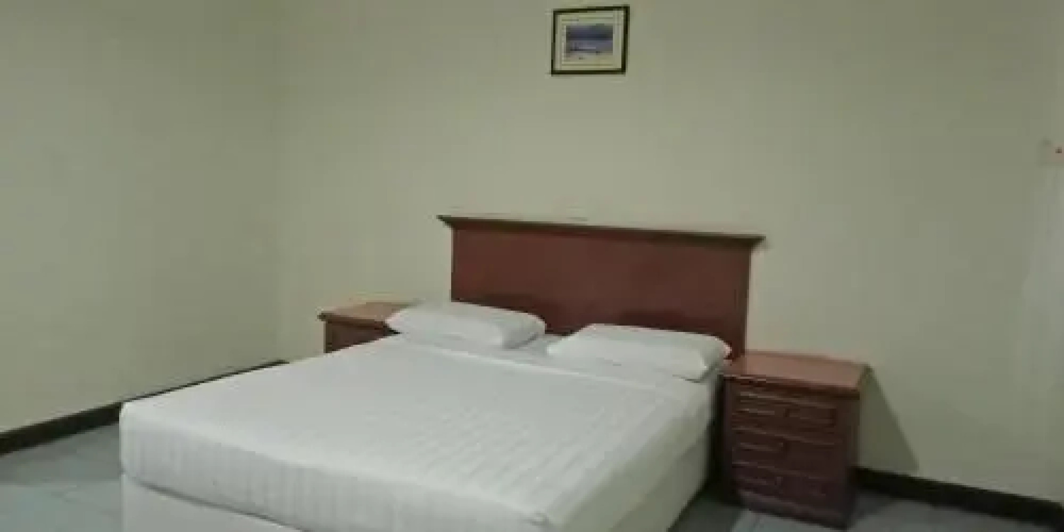 The Upper Deck Hotel