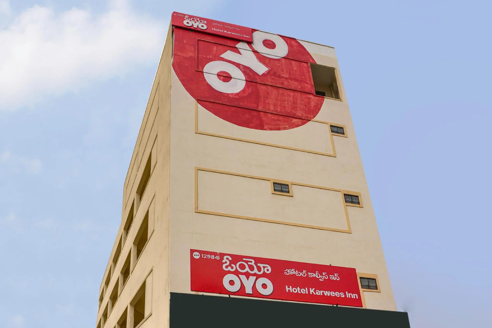 OYO 69076 Hotel Sweekar