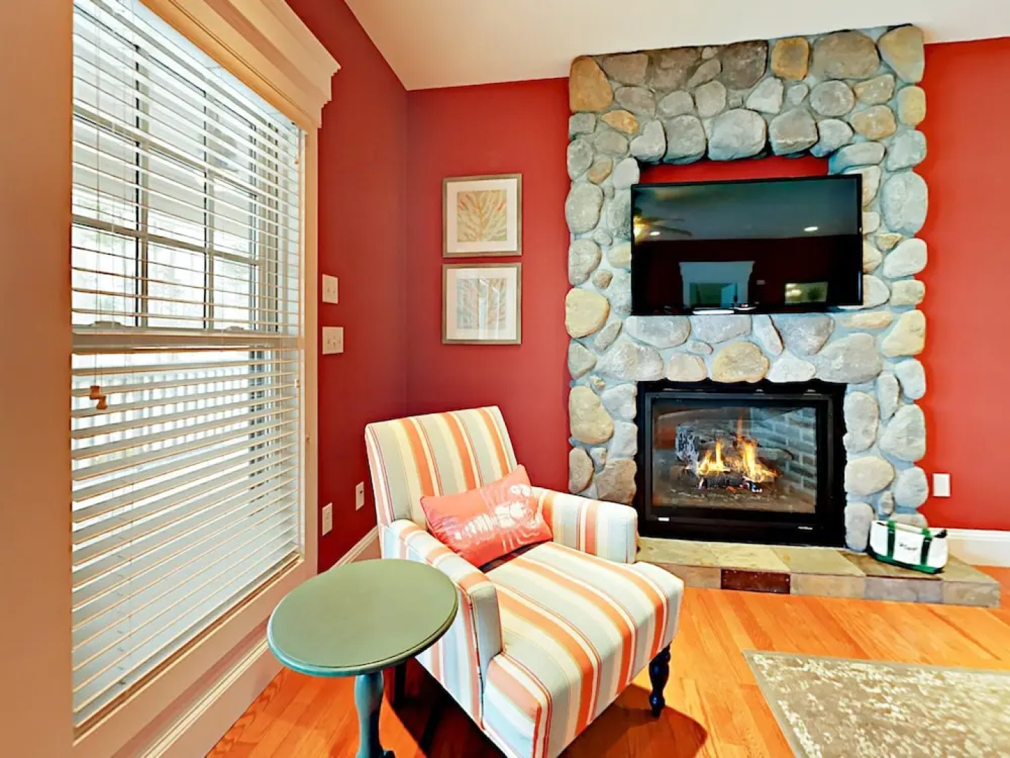 Hilltop Harbor Cottage 3 Bedrooms 2.5 Bathrooms Cottage