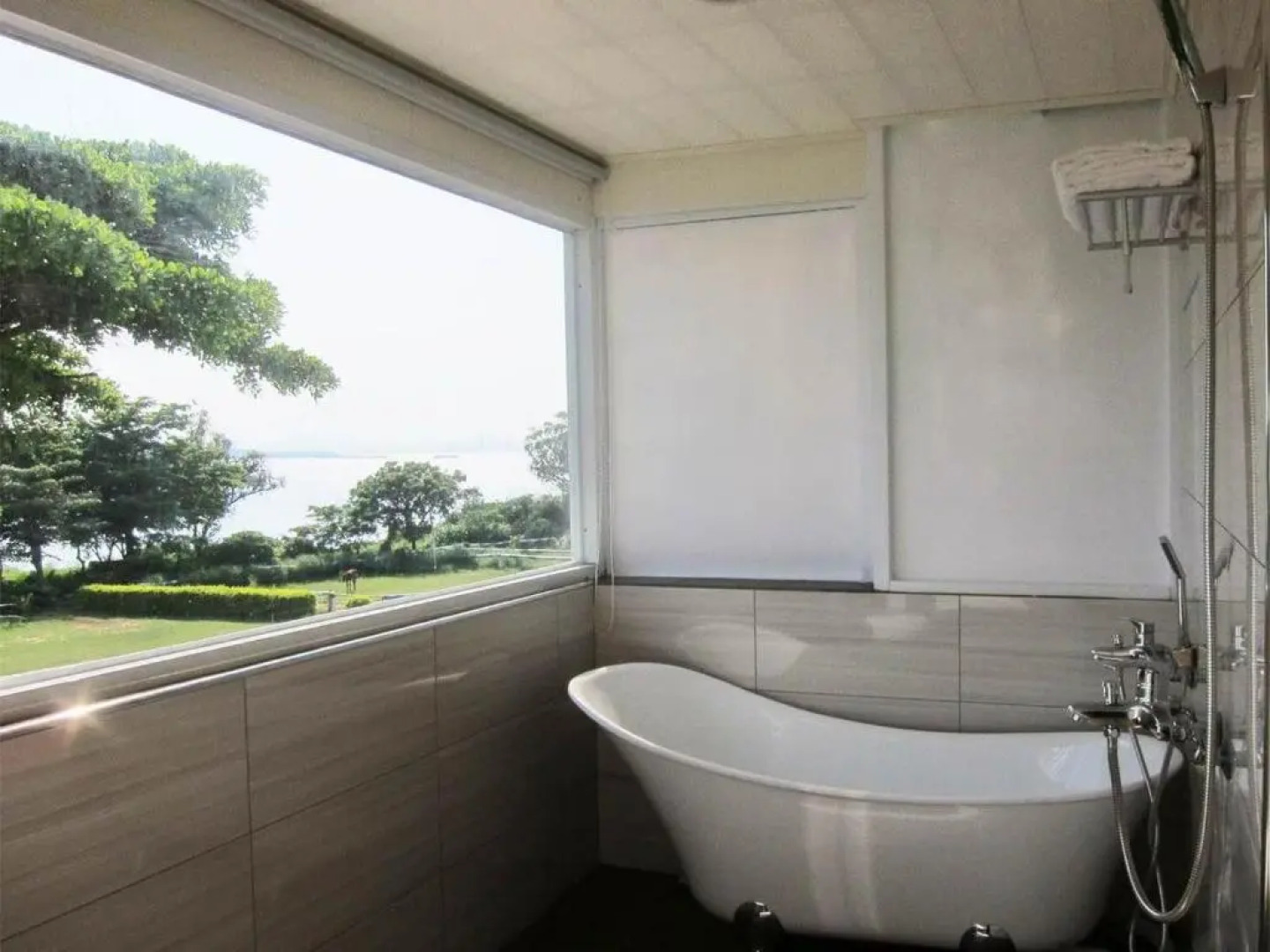 Breeze and Waves Hostel