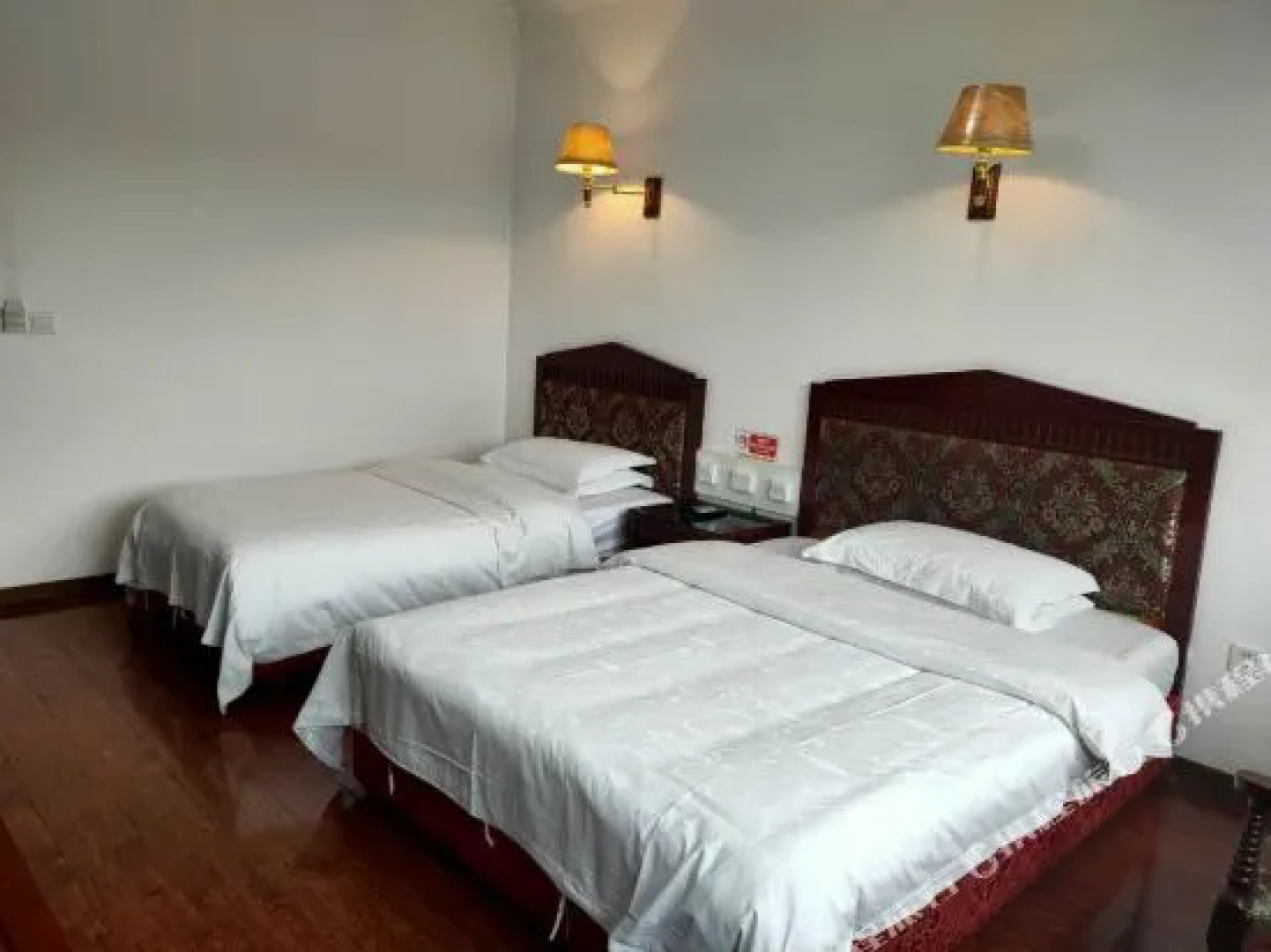 Yibin Sanjiangyuan Hotel (Baixi Town Cuibai Trade City)