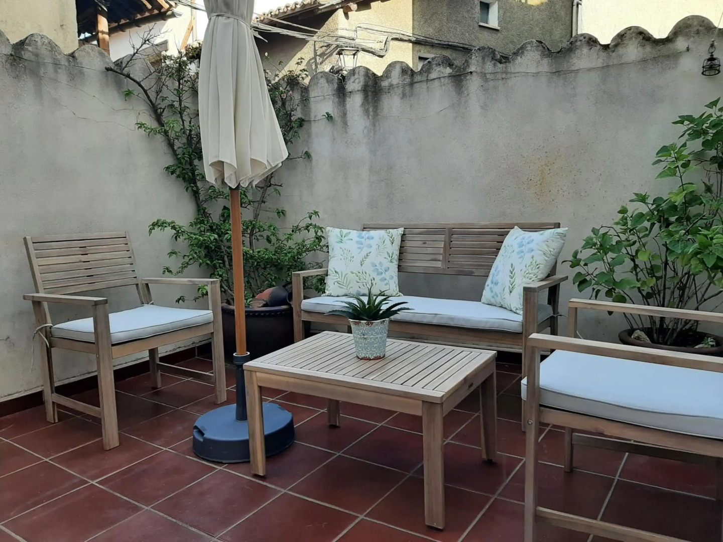 Casa con patio y chimenea en Piedralaves