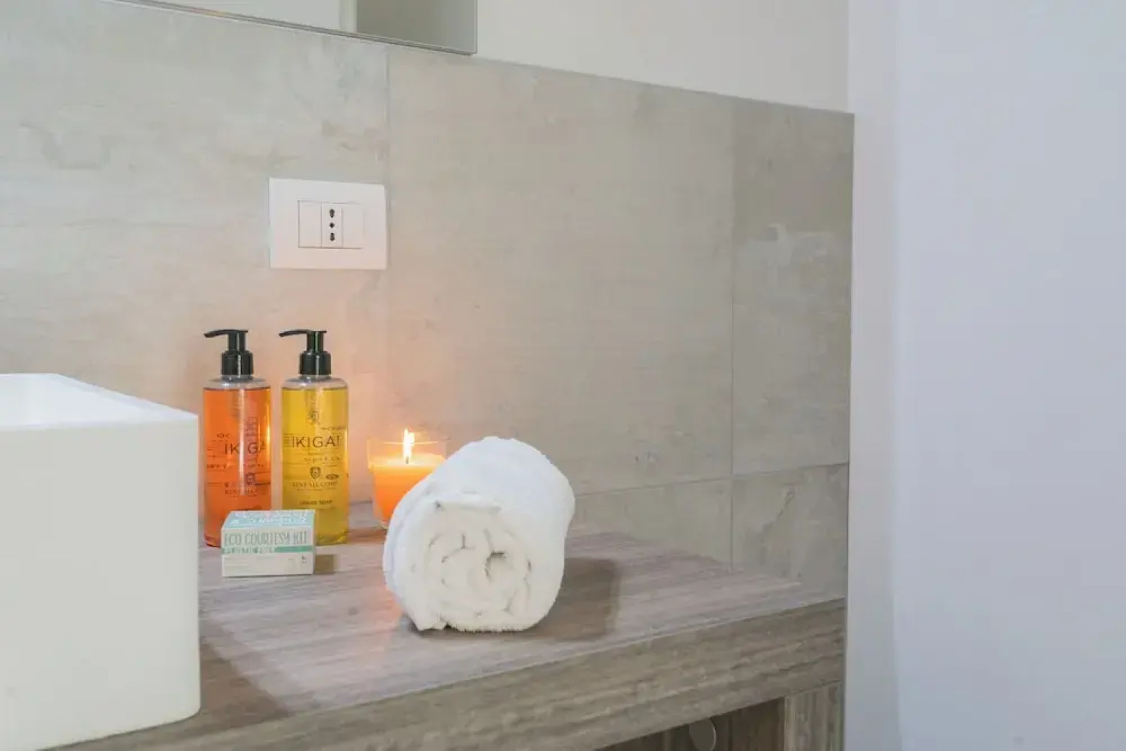 Blooms by the Lake by Rent all Como