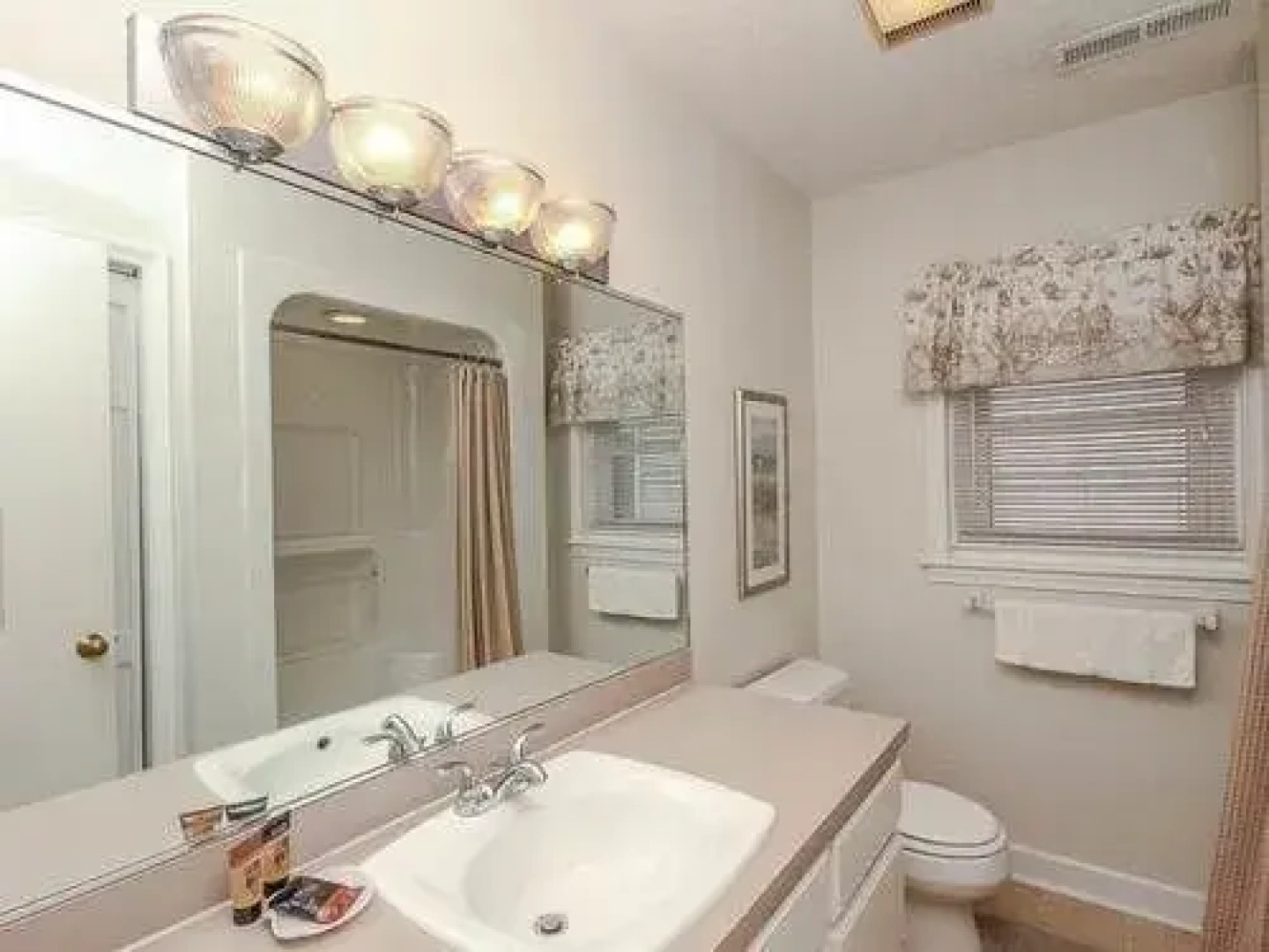 Ocean Boulevard 511 by RedAwning