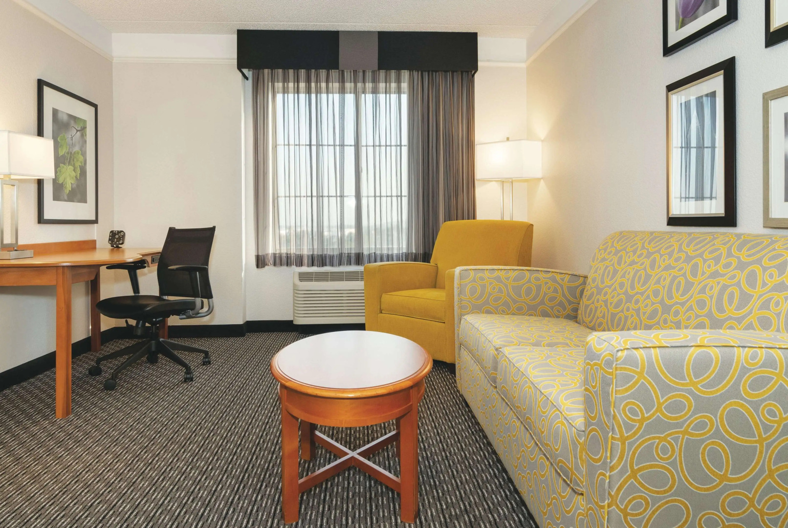 La Quinta Inn & Suites by Wyndham Ontario Airport