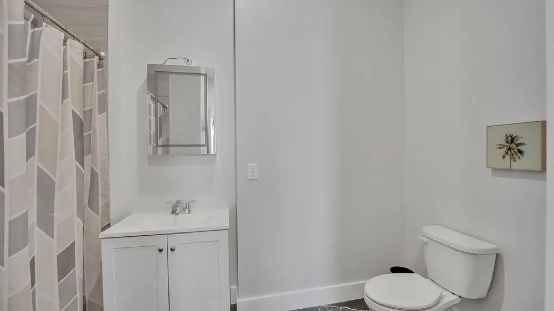 Charming Gem In Newark 3 Bedroom Apts by RedAwning