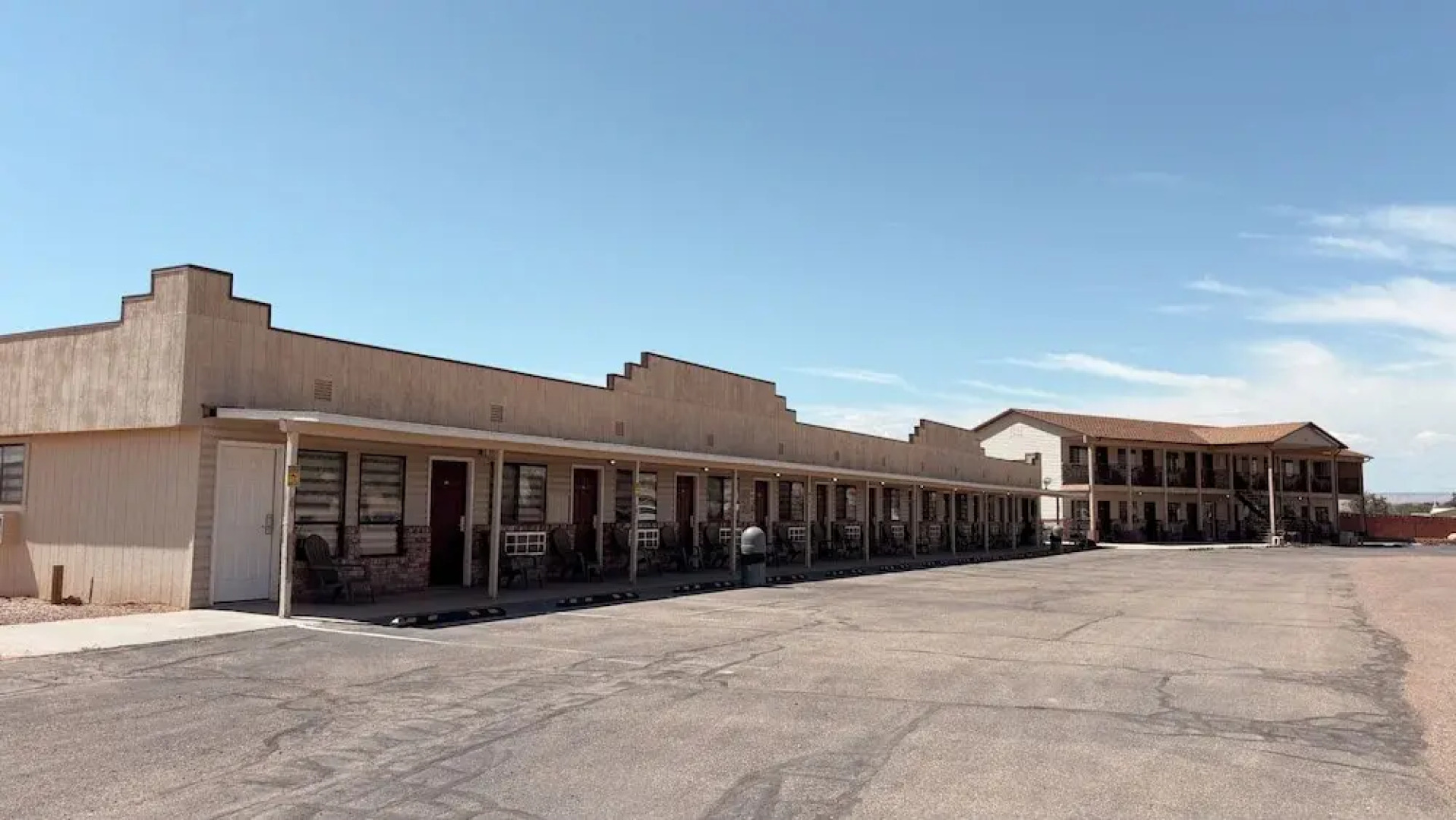 Whispering Sands Motel