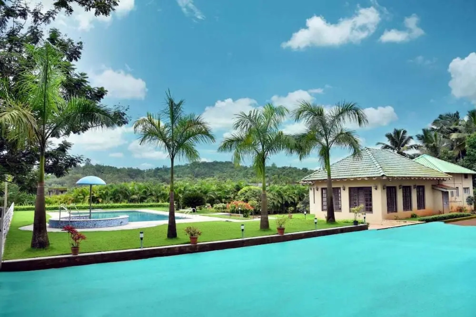 Hotel Sadhana Executive