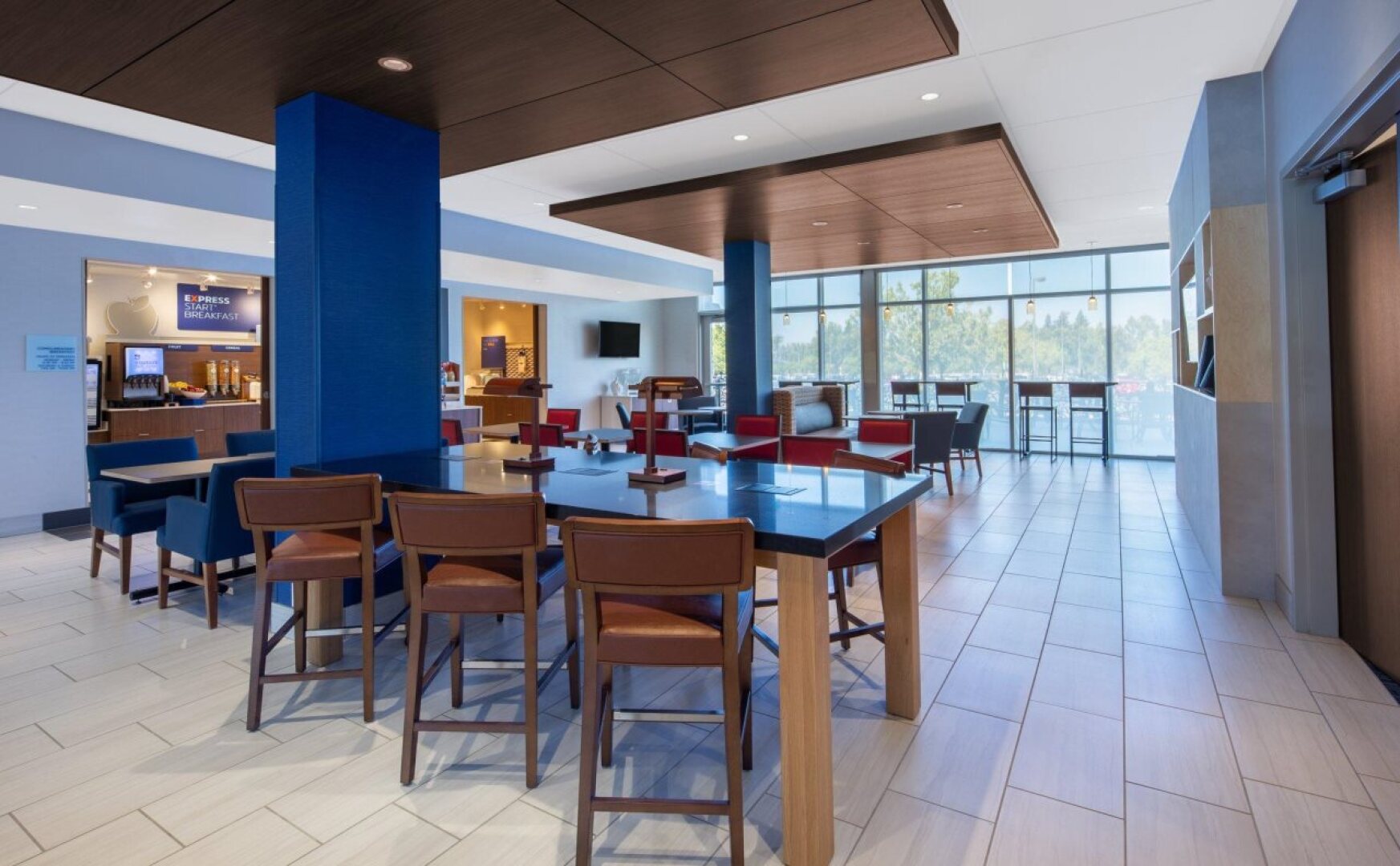 Holiday Inn Express & Suites Chico by IHG