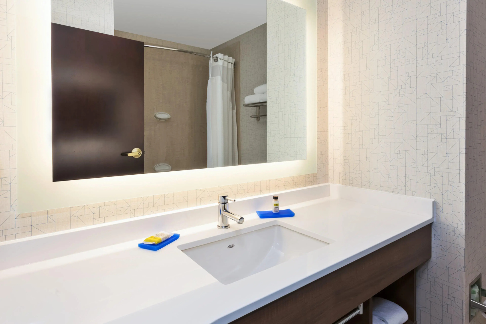 Holiday Inn Express & Suites Warminster - Horsham by IHG