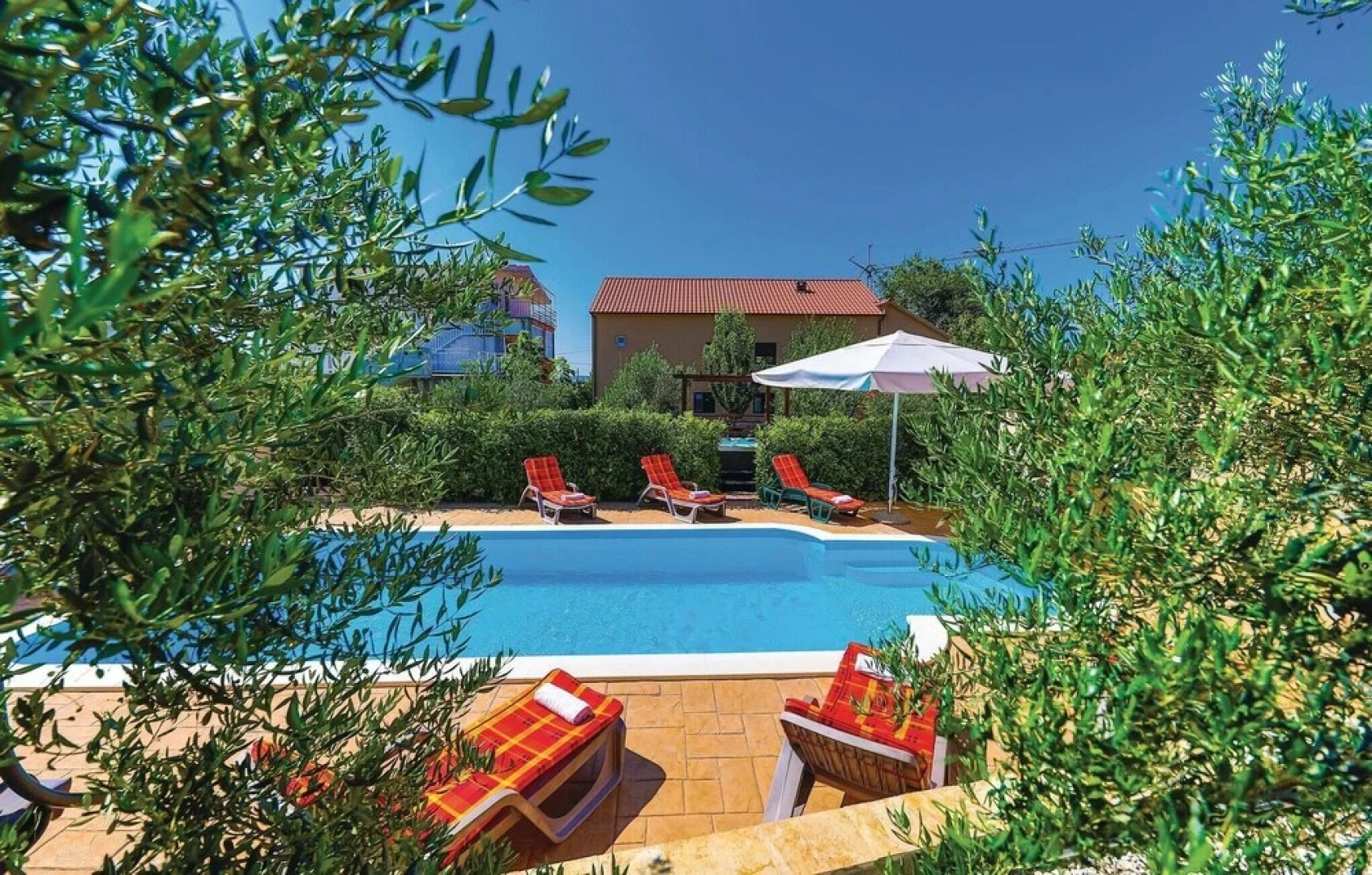 Stunning Home in Kastel Stari With Wifi, 6 Bedrooms and Jacuzzi