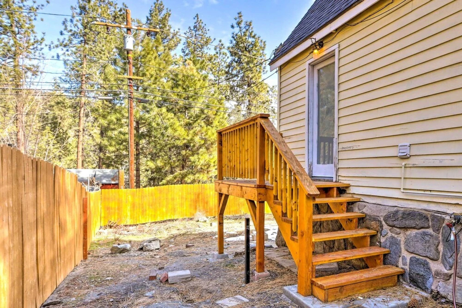 Cozy Home, 1/2 Mi to Downtown, 4 Mi to Hikes!