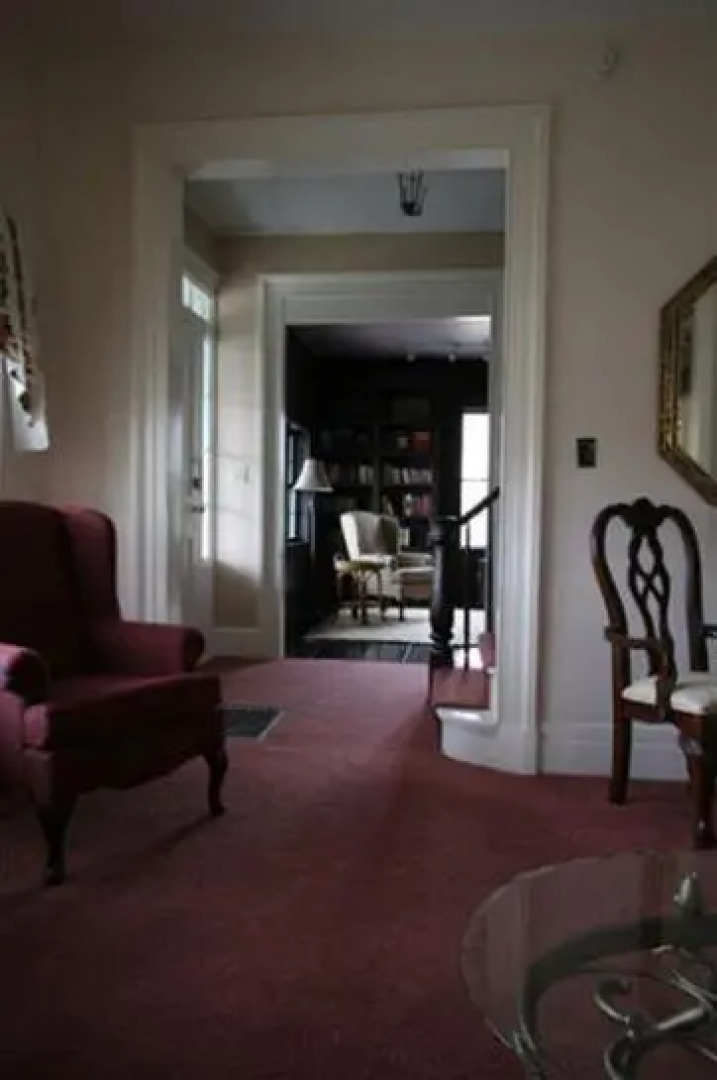 42 Montgomery Bed and Breakfast