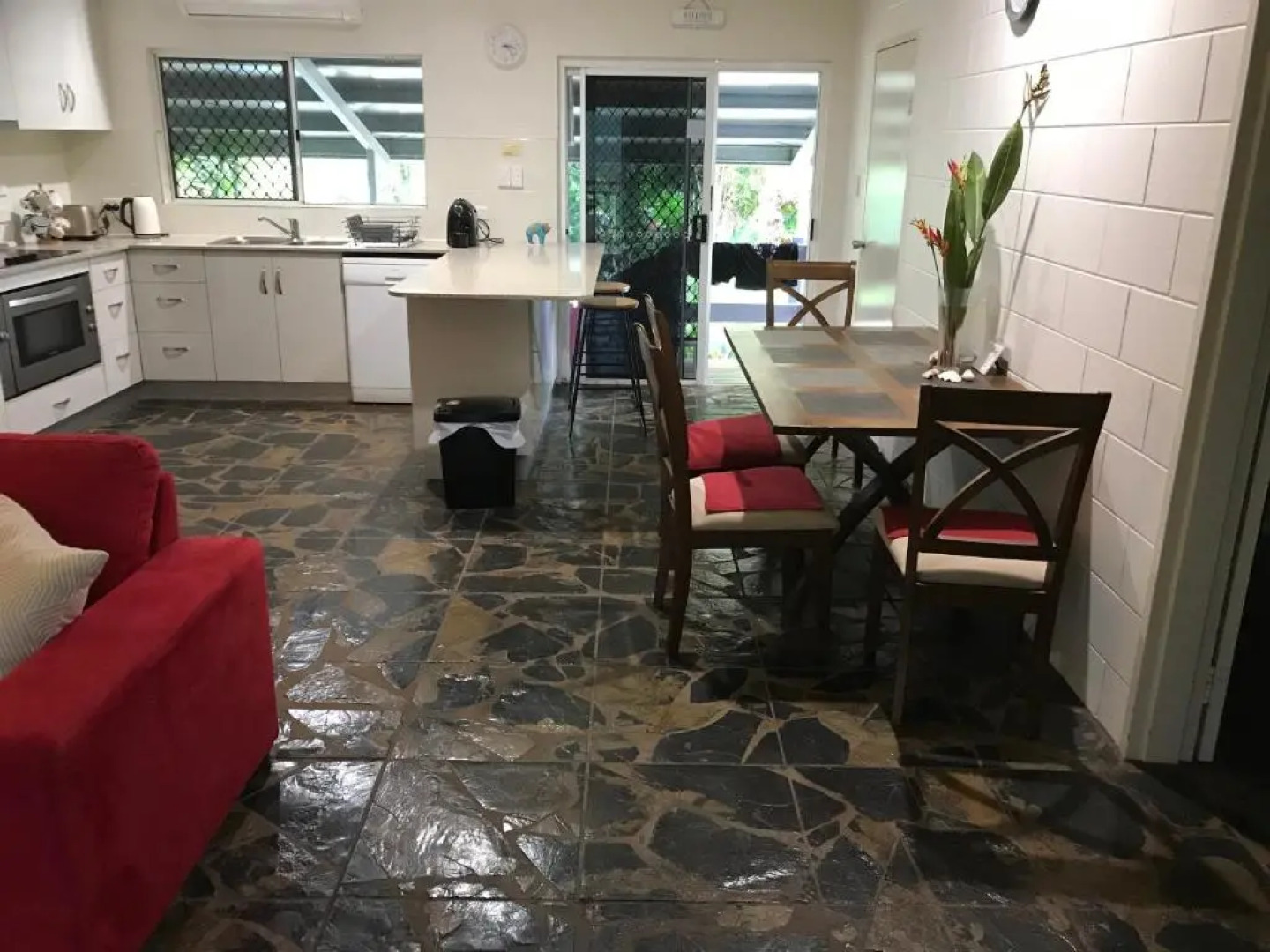 Royal Palm Cottage, Entire two bedroom 2 bathroom house with Pool