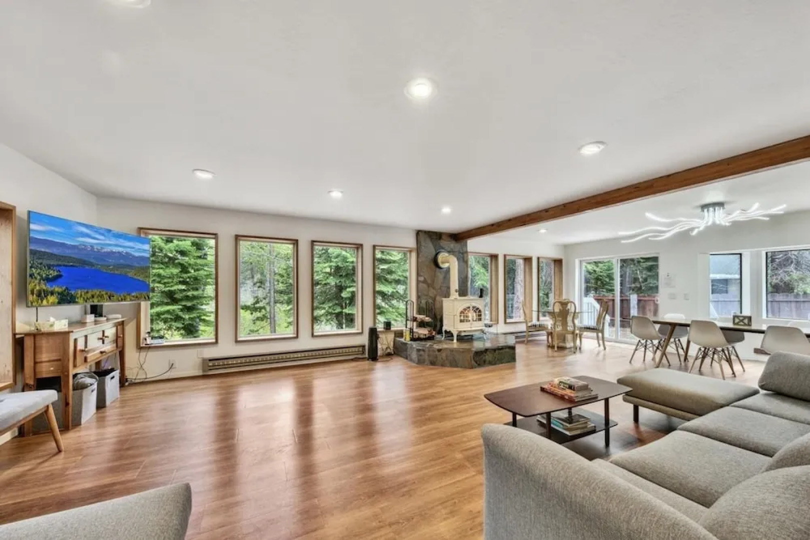 3685s River View Retreat 4 Bedroom Home by RedAwning