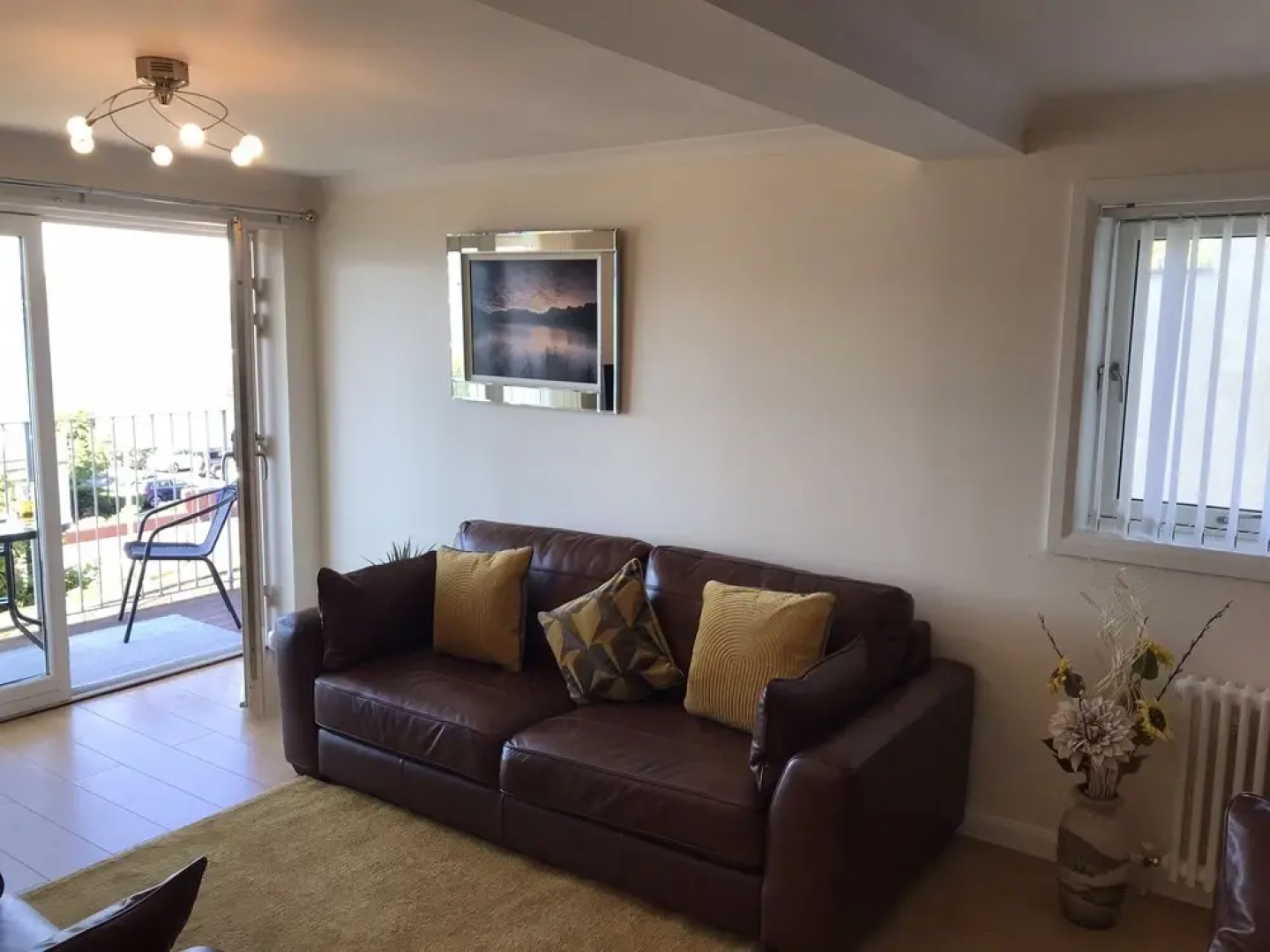 3-bed Apartment - Sleeps 6 - Parking, Wifi, Pets