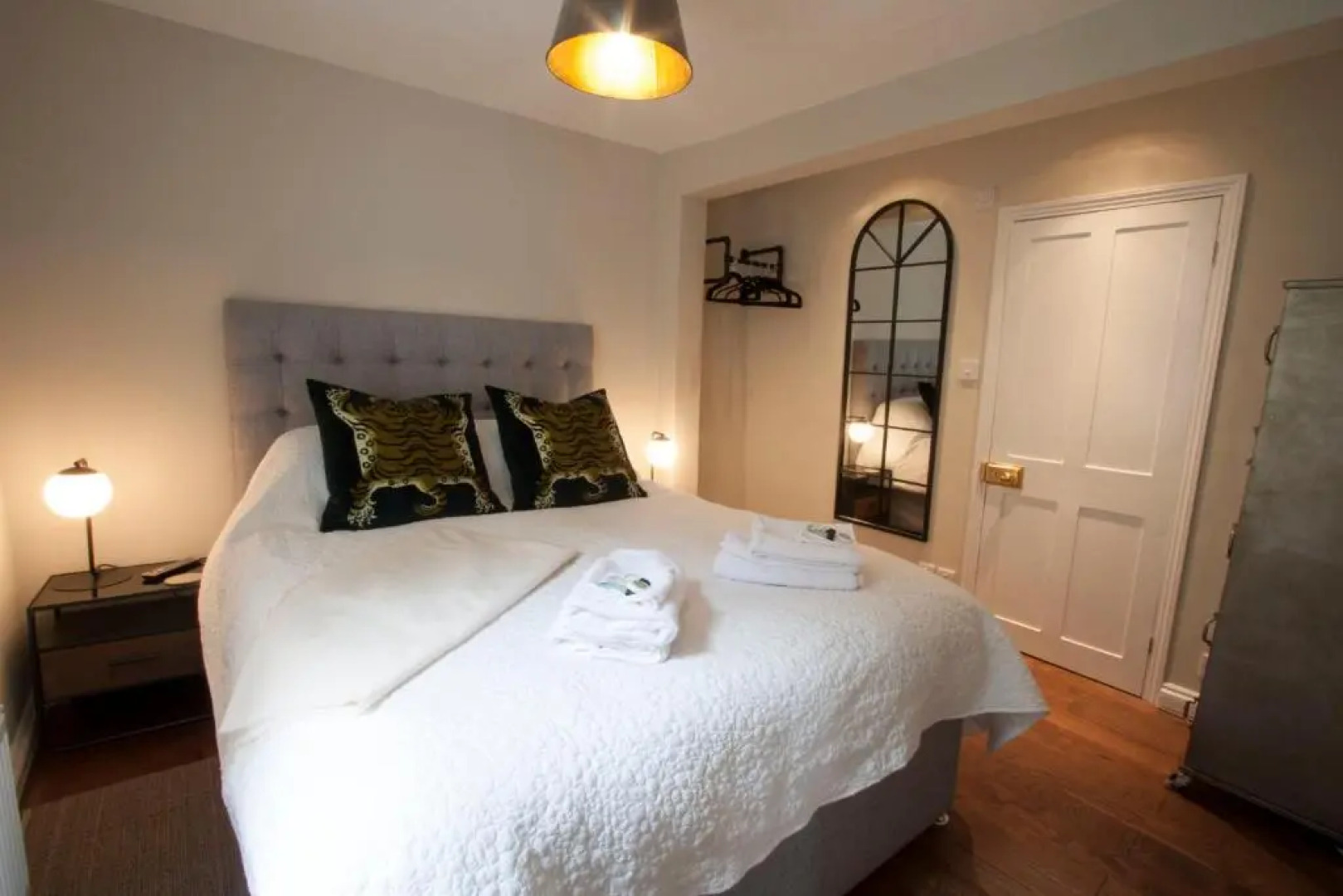 Entire 2 bed, 2 bath cottage in the heart of Rye citadel