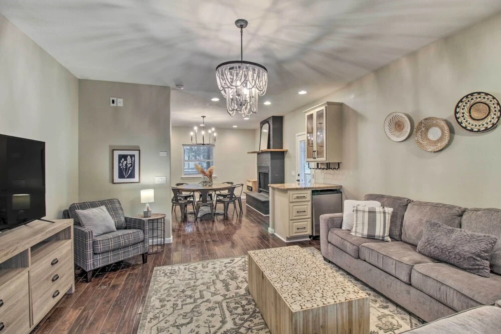 2 Mi to Lake: Marvelous Pinetop Home w/ Fireplaces