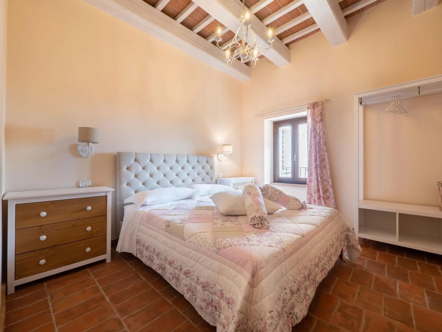 Heritage Holiday Home in Mombaroccio with Garden