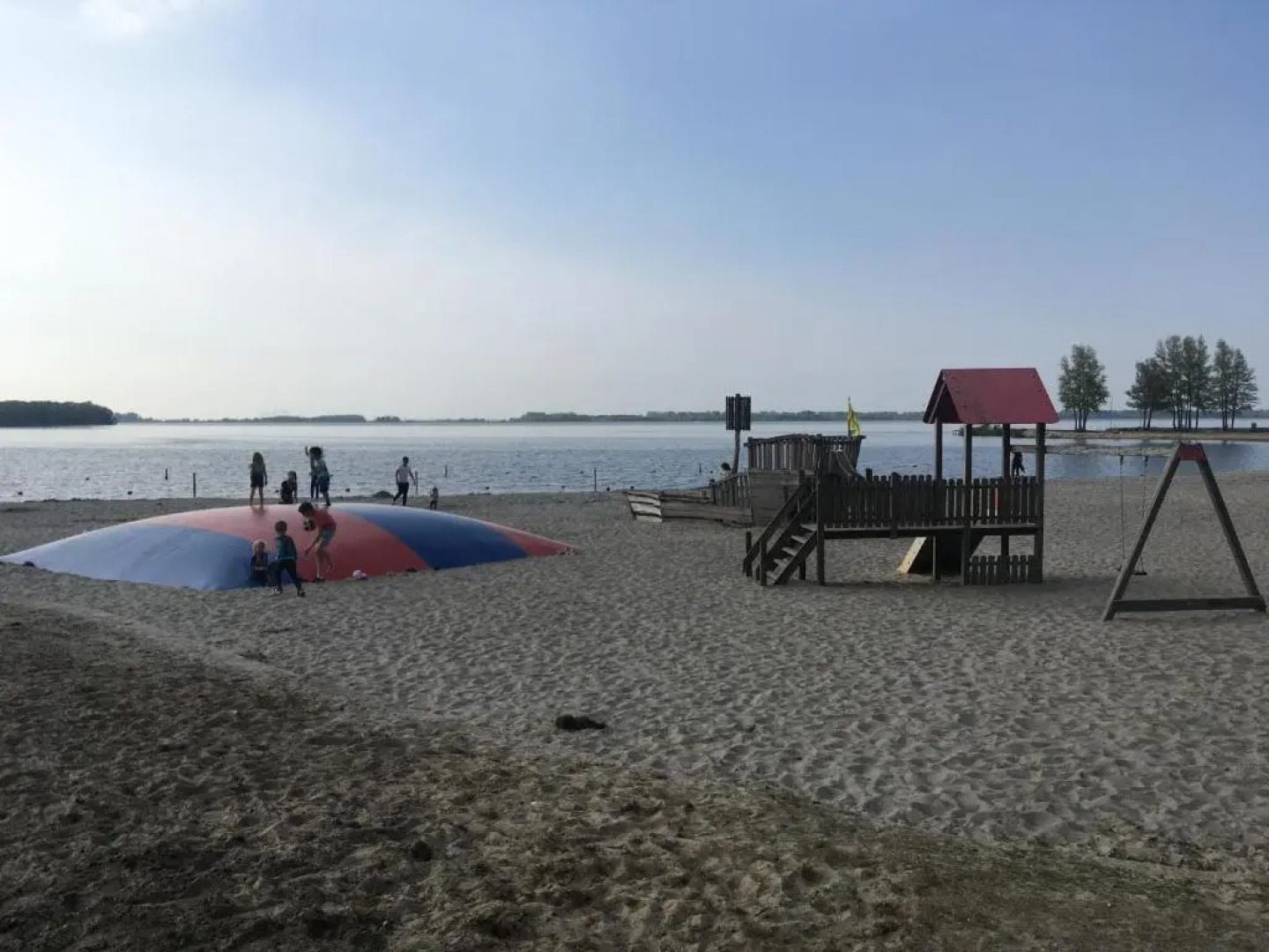 Fraai Tiny House aan het veluwemeer met uitzicht & veranda