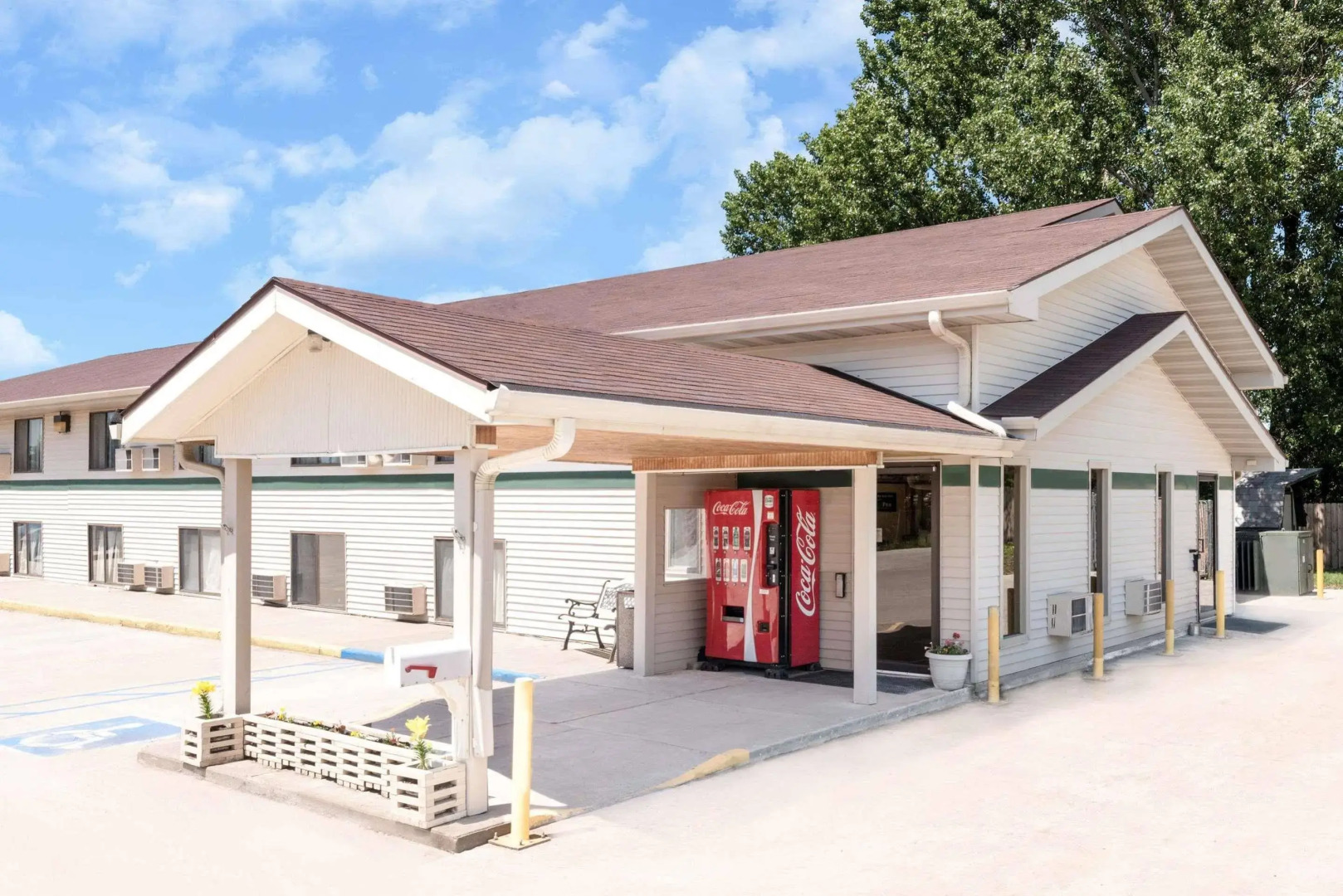 Super 8 By Wyndham Valley City