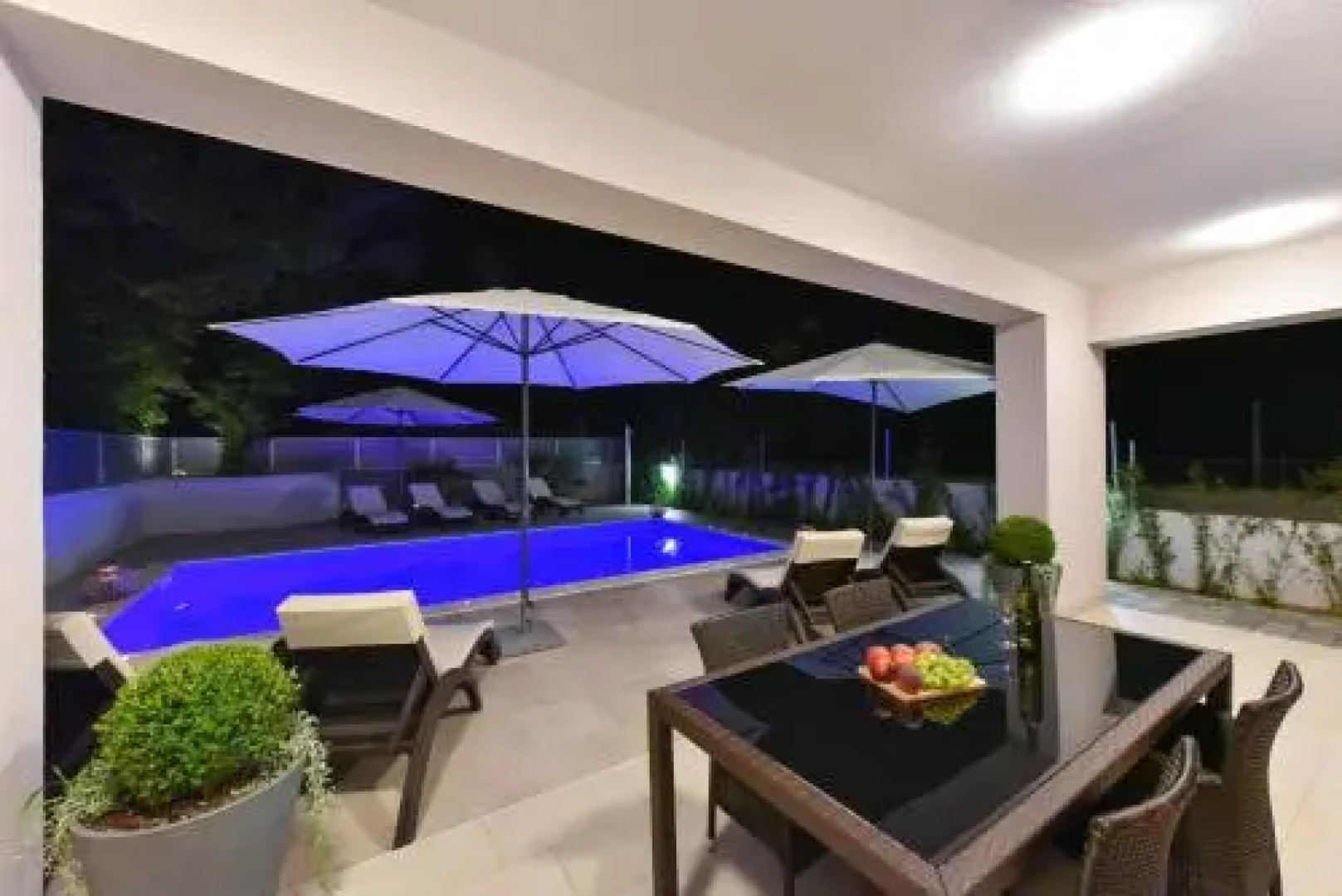 Crowonder Harbor Villa