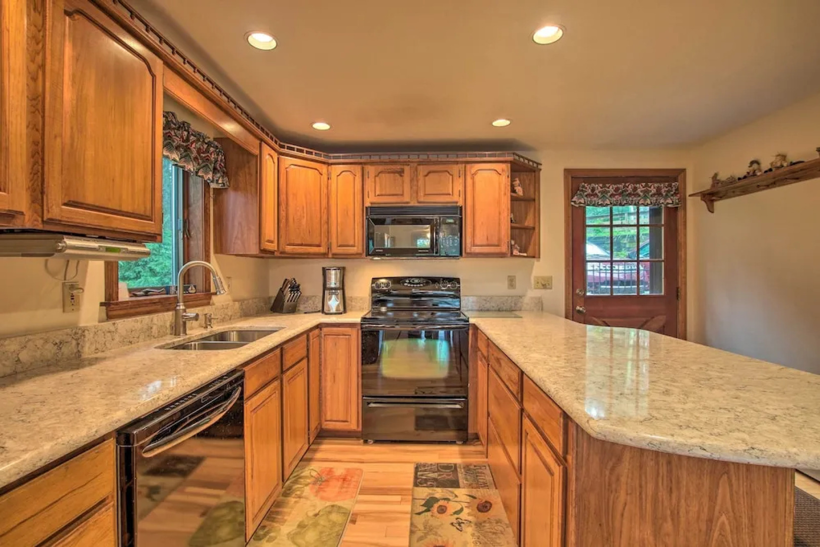 Waterfront New England House on Wickaboag Lake!