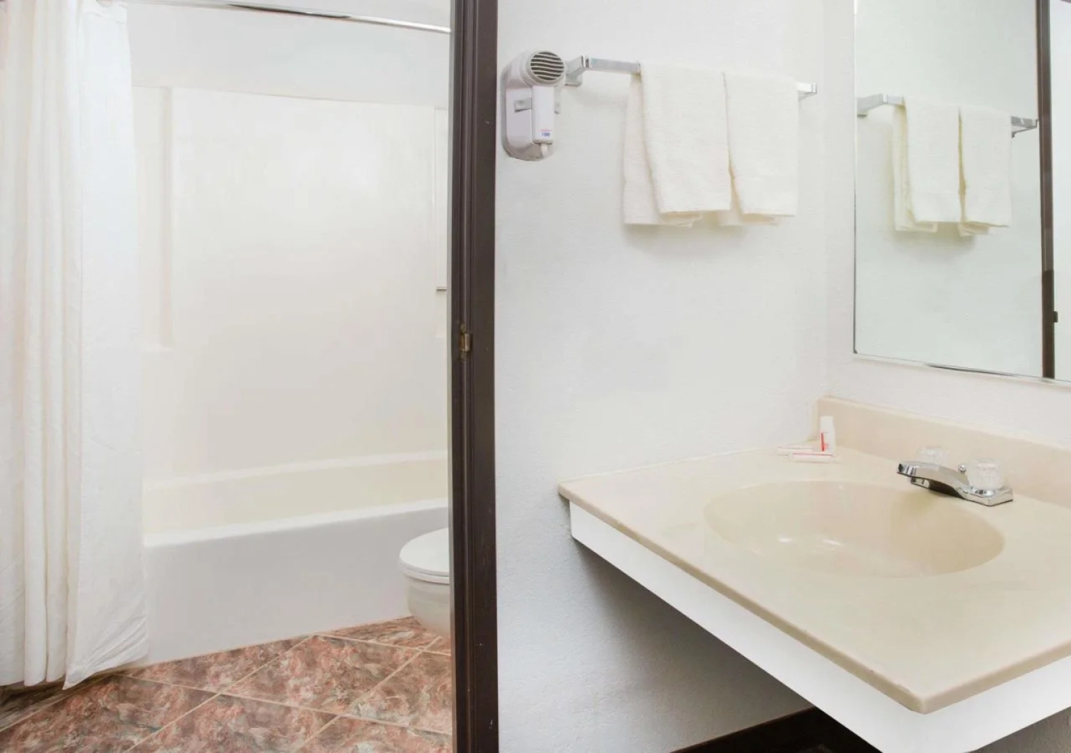 Super 8 By Wyndham Limon