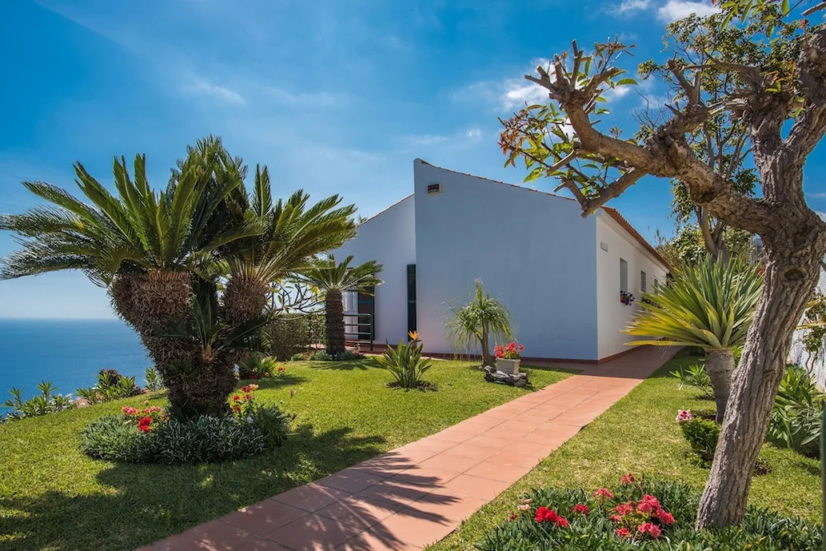 Vivenda da Esquina by MHM