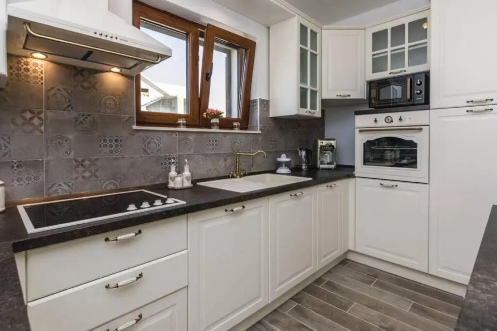 Lux stone house with pool, jacuzzi, sauna near beach