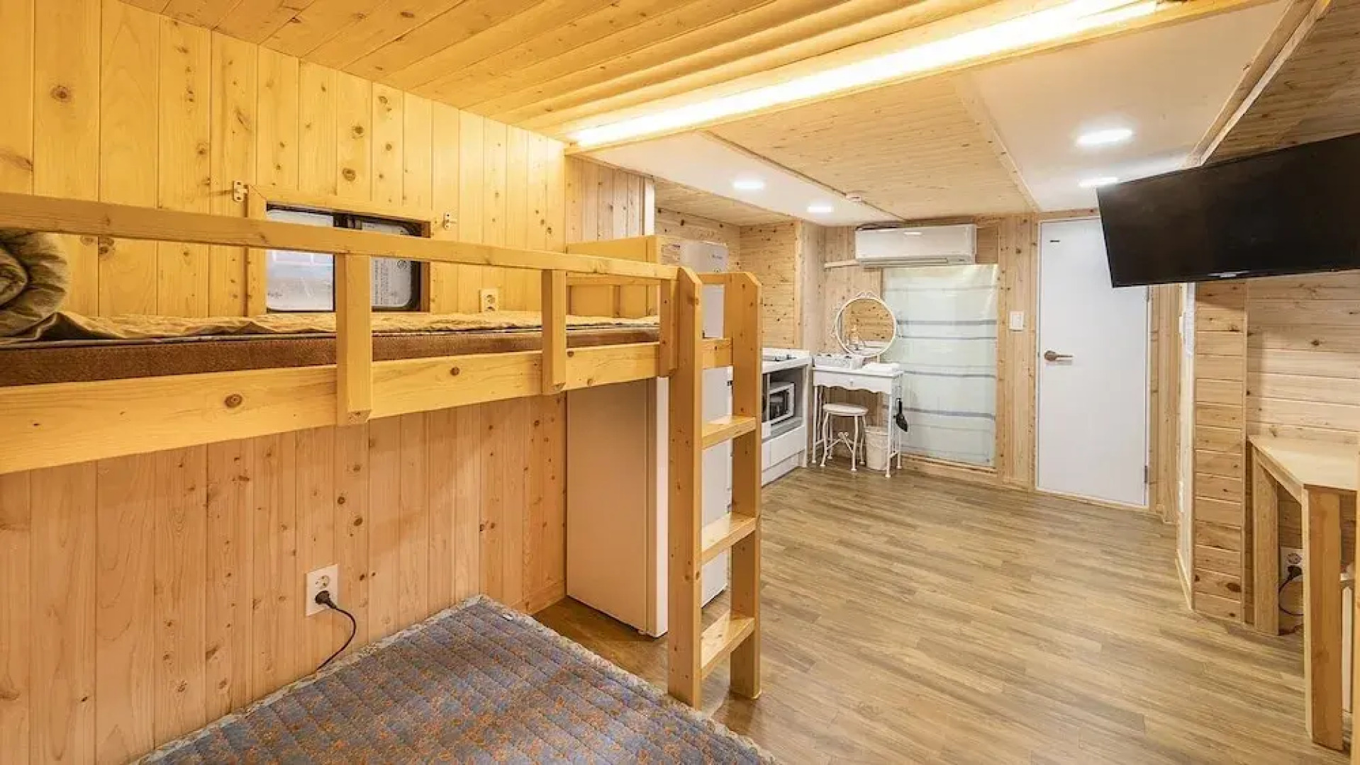 Chuncheon Jayooinui Spacaravan