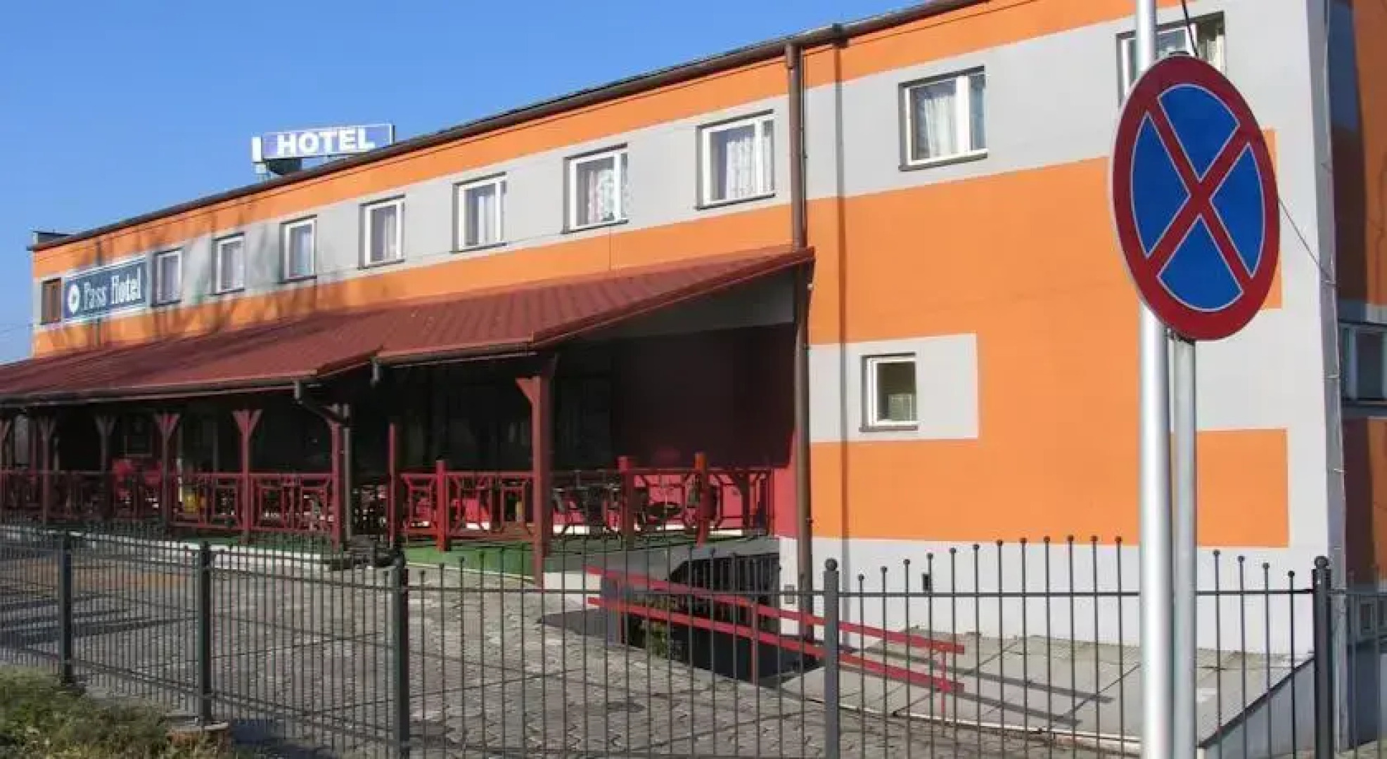Pass Hotel