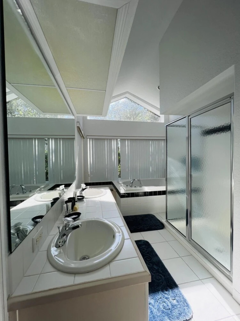 Swiss 58 - Lake Denise