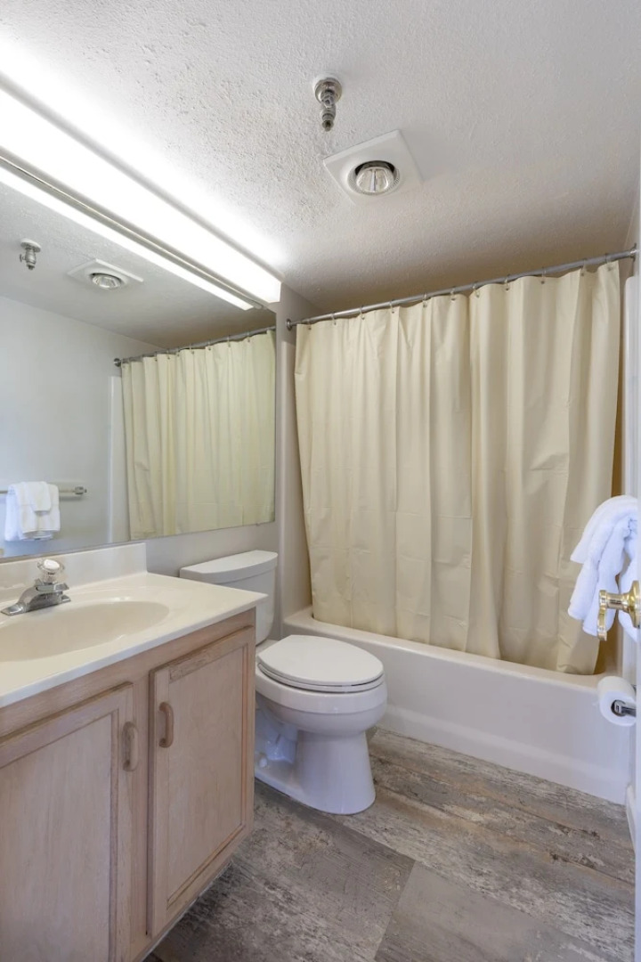 Stoneridge 3BR Standard Condo, Sleeps 8 by RedAwning