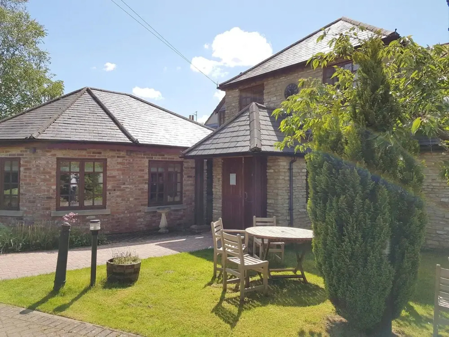 The Roade House Rooms