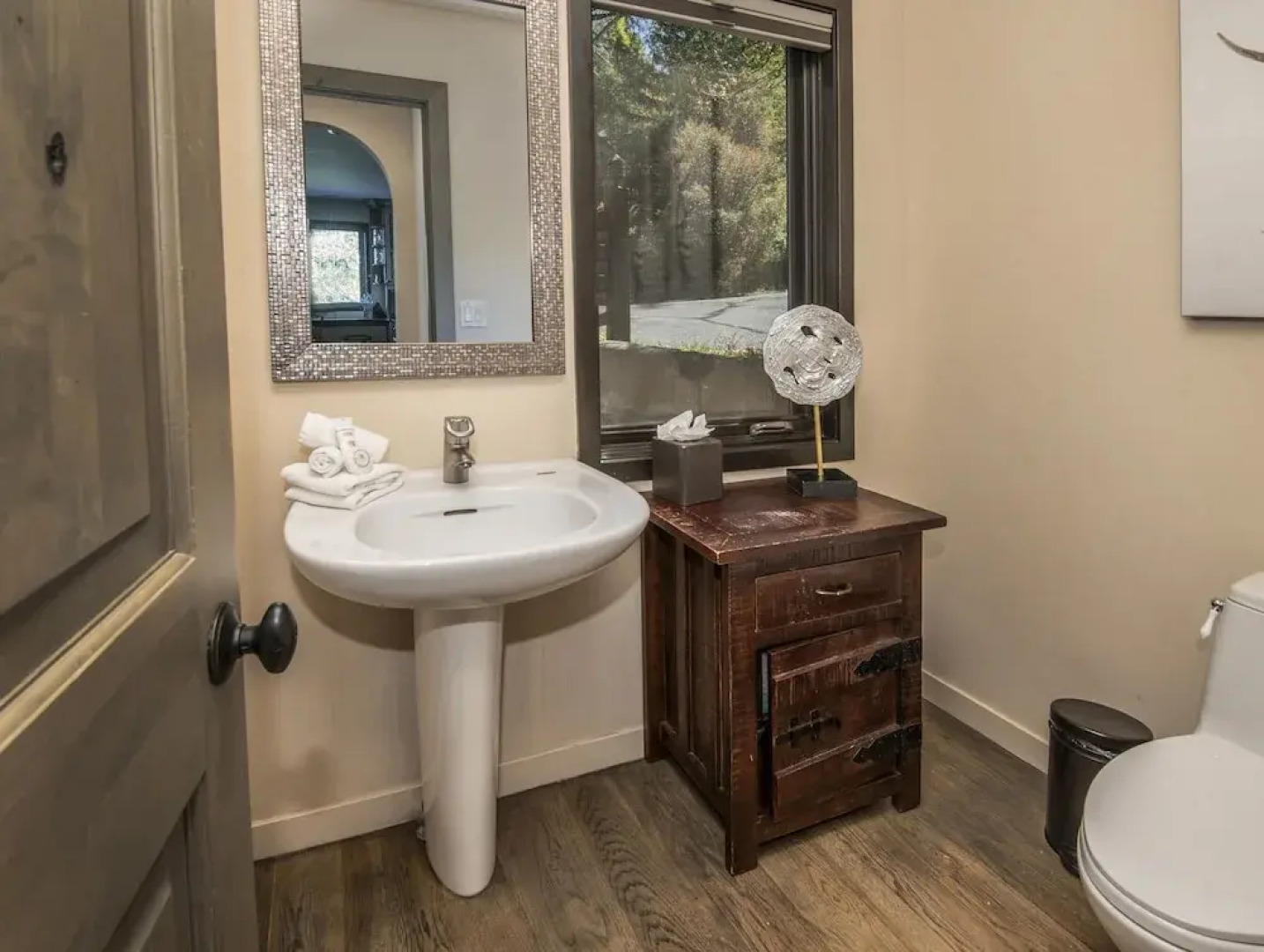 814 Eagle Dr. 4 Bedroom Home by RedAwning