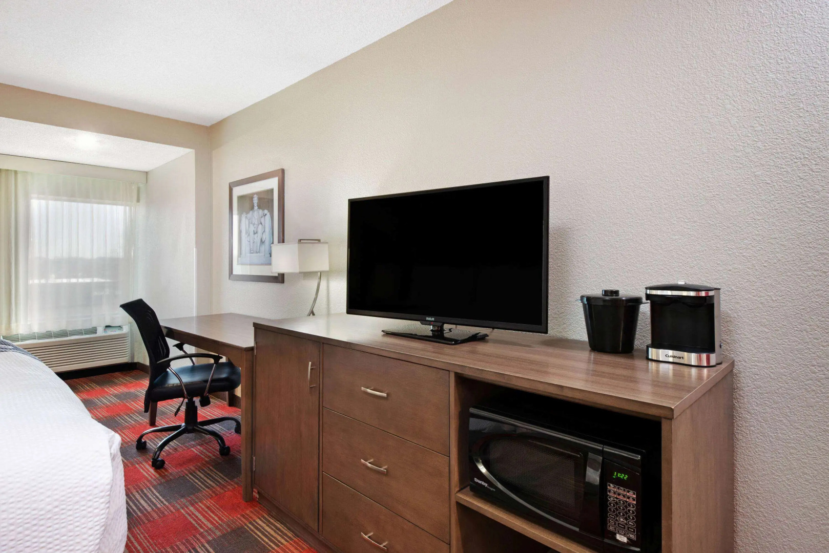 La Quinta Inn & Suites by Wyndham DC Metro Capital Beltway